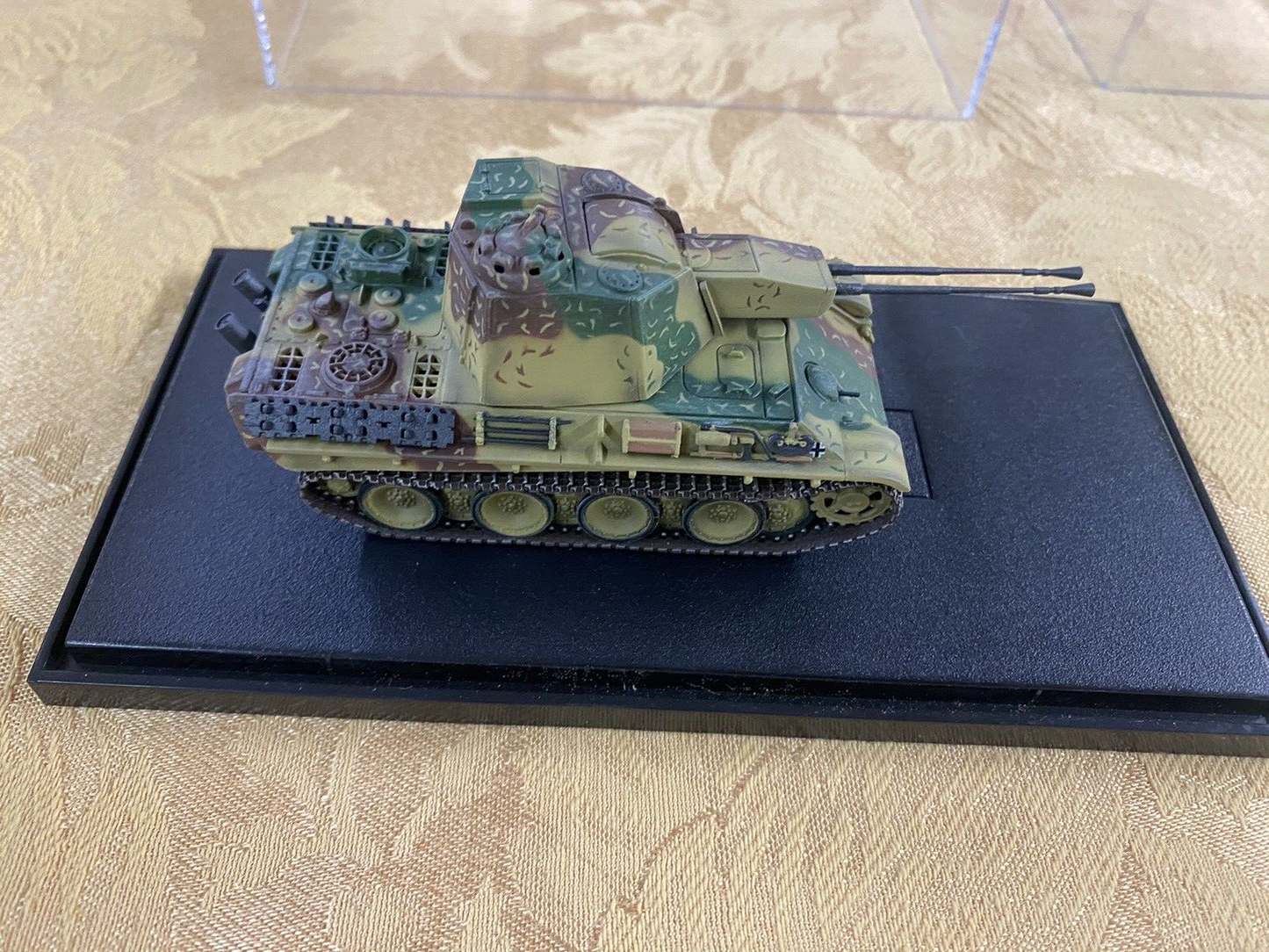 ES 1:   2 Dragon Armor Military Tanks in Case Western Front 1945