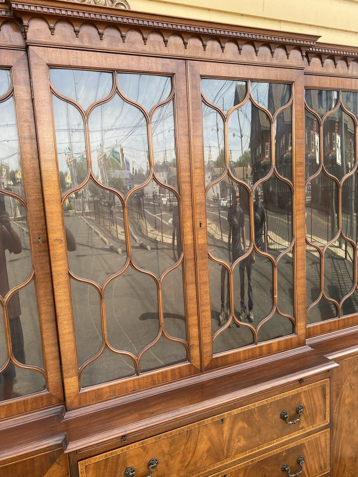 66586   QUALITY Inlaid Sacks MARLBORO MANOR  Breakfront China Cabinet