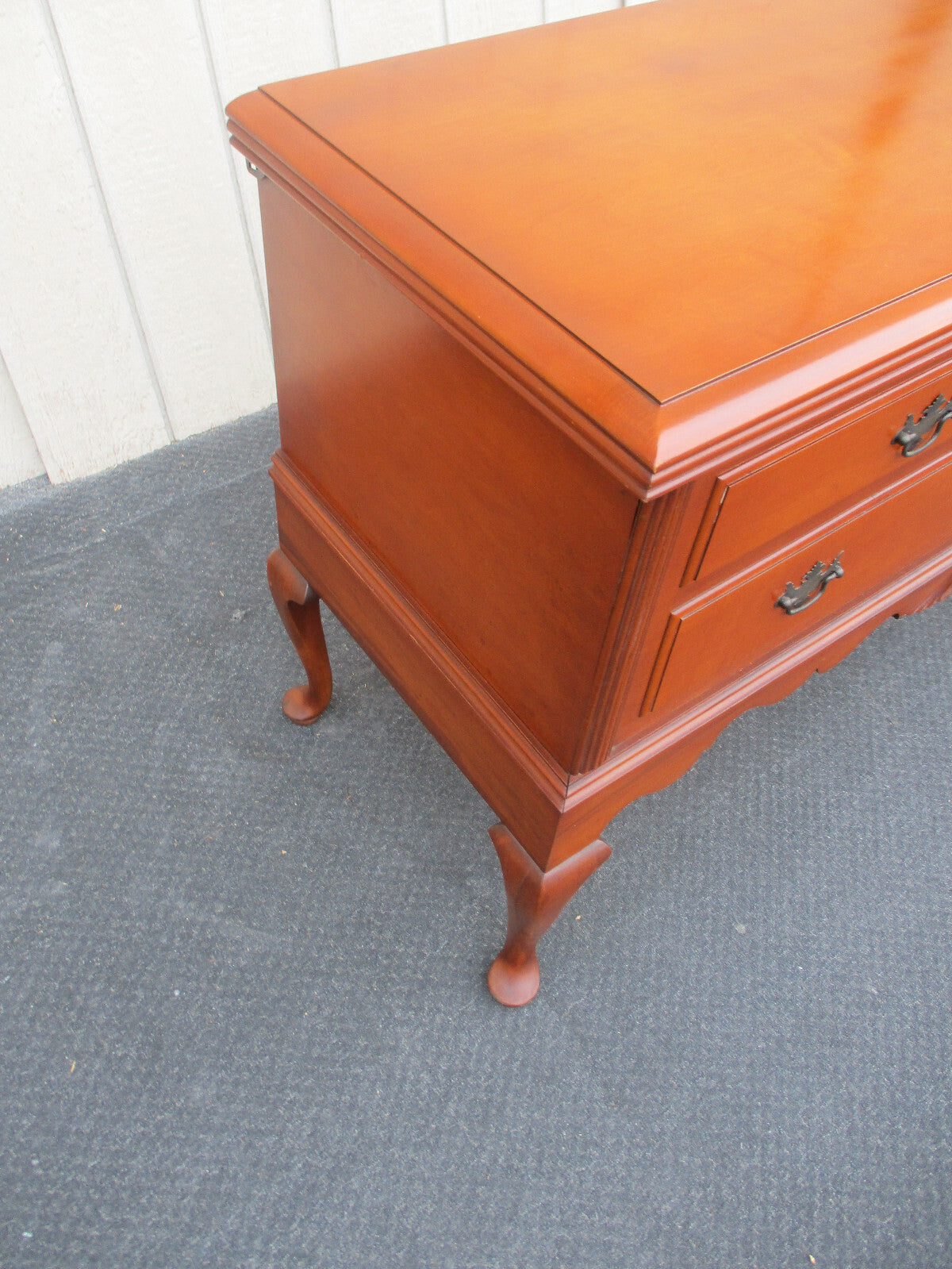 64354 Maple Queen Anne Cedar Lined Blanket Chest