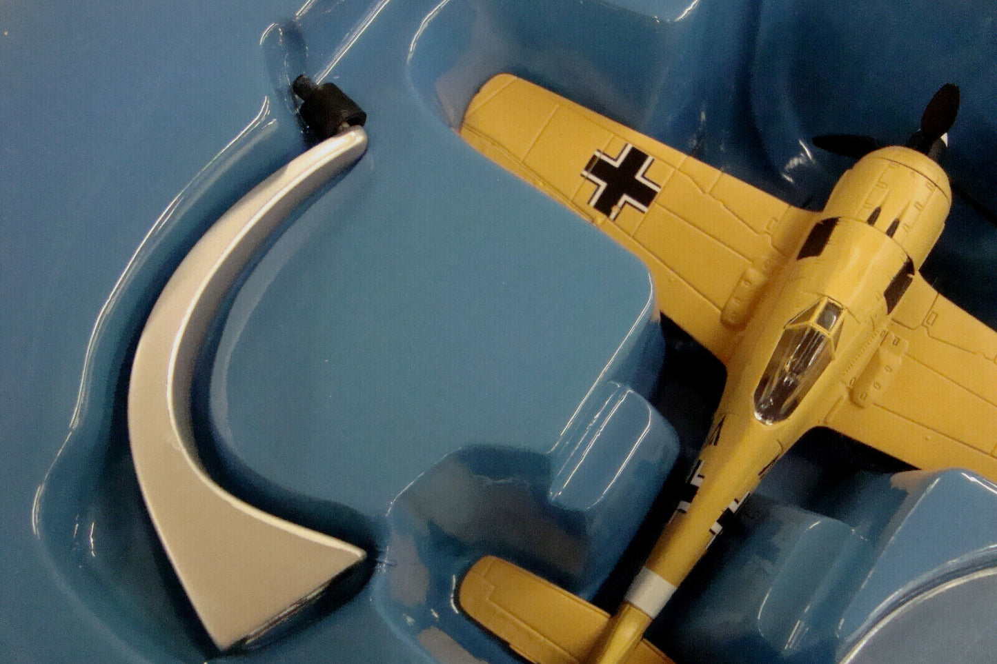 E22 - CORGI Aviation Archive Luftwaff Black Double Chevron AA34304