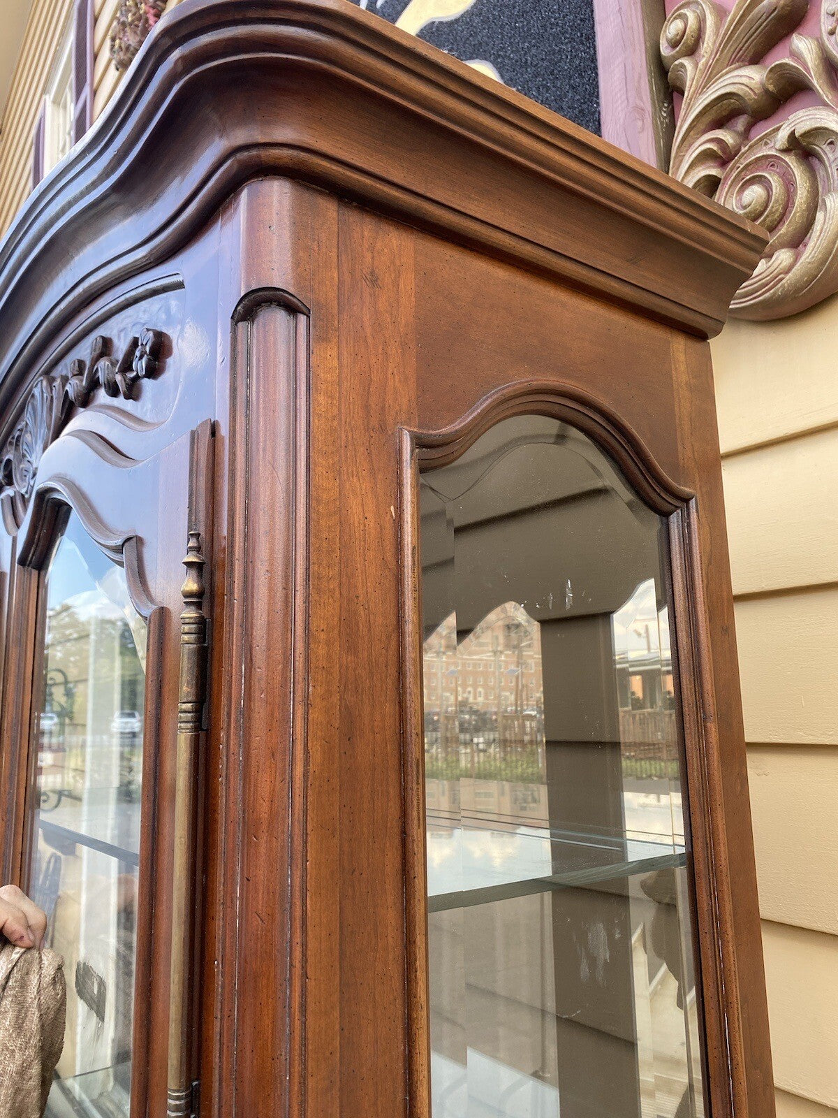 64784 Super Quality Lighted Curio China Cabinet