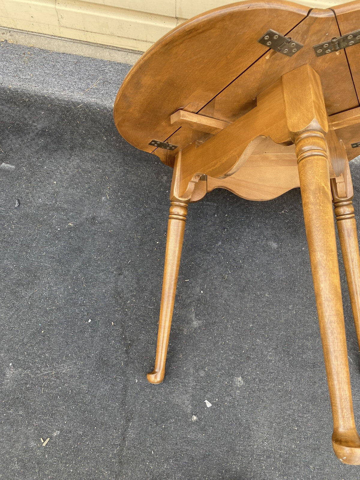 65793 ETHAN ALLEN Maple Dropside Lamp Table Stand