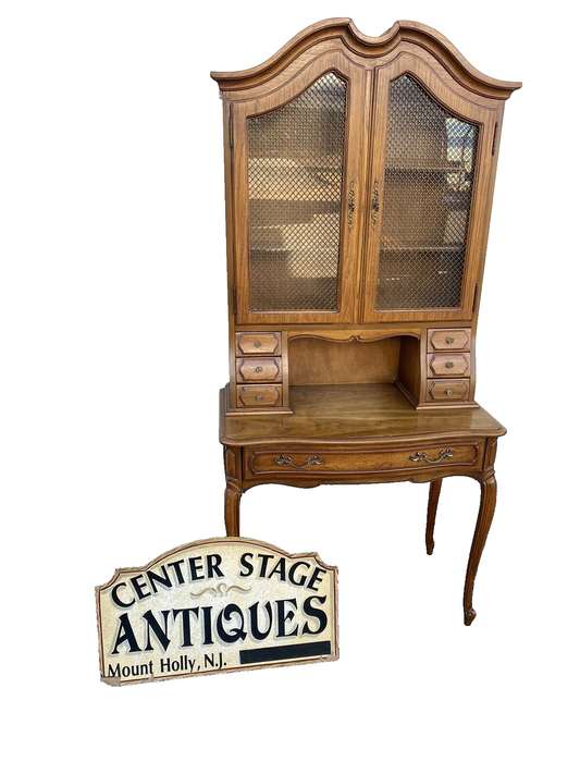 66017   THOMASVILLE Oak French Country W/ Bookcase Top