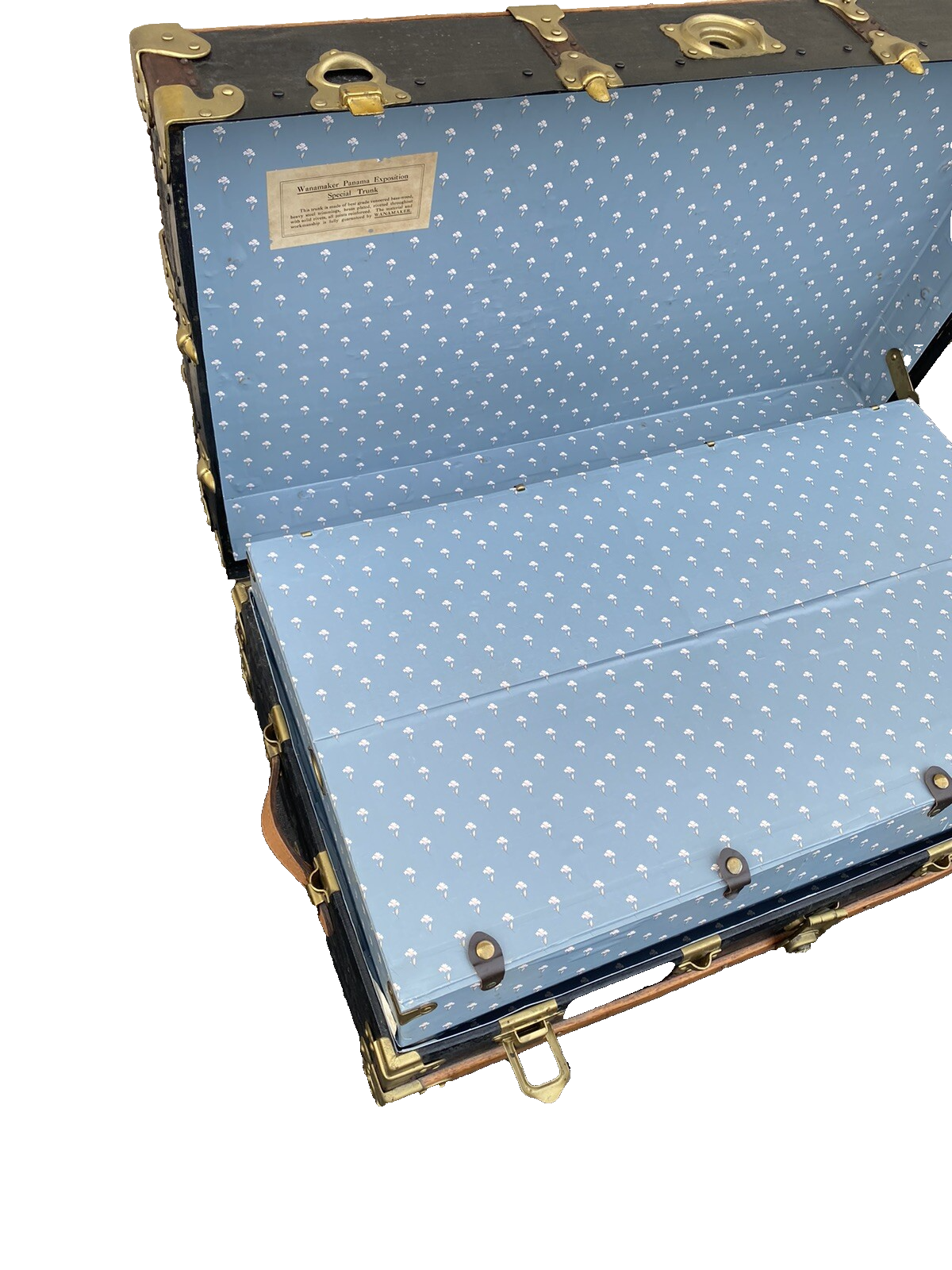 65633  Antique  WANAMAKER PANAMA EXPOSITION Flat Top Trunk with Covered tray