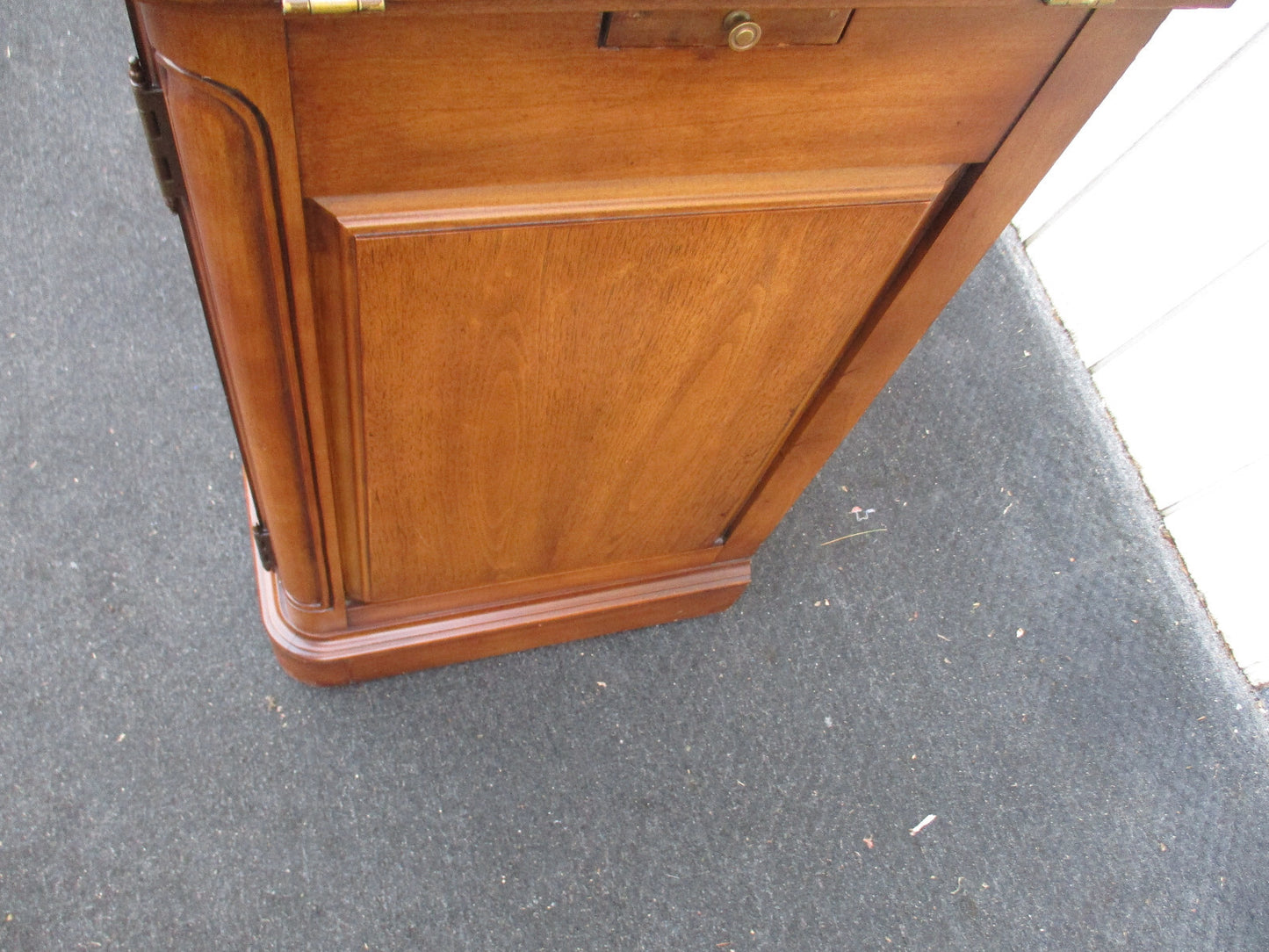 64112 Solid Maple White Furniture  Bar Cart Sideboard Server Cabinet