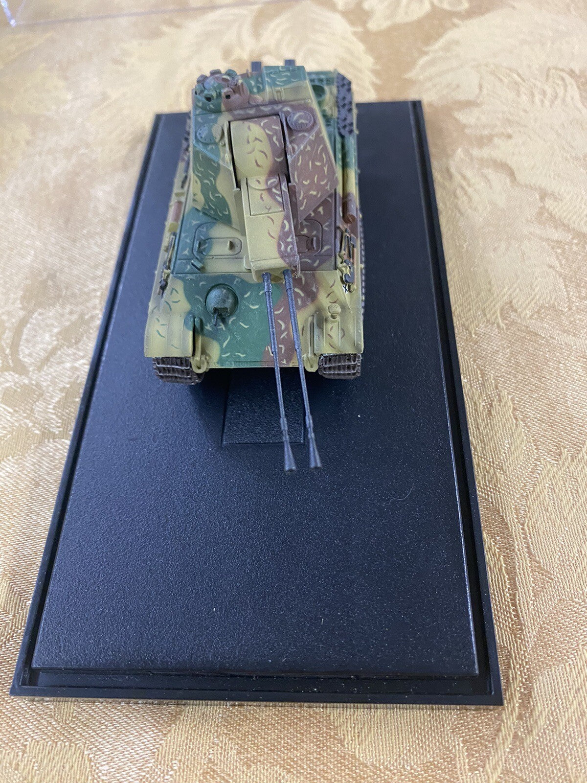 ES 1:   2 Dragon Armor Military Tanks in Case Western Front 1945