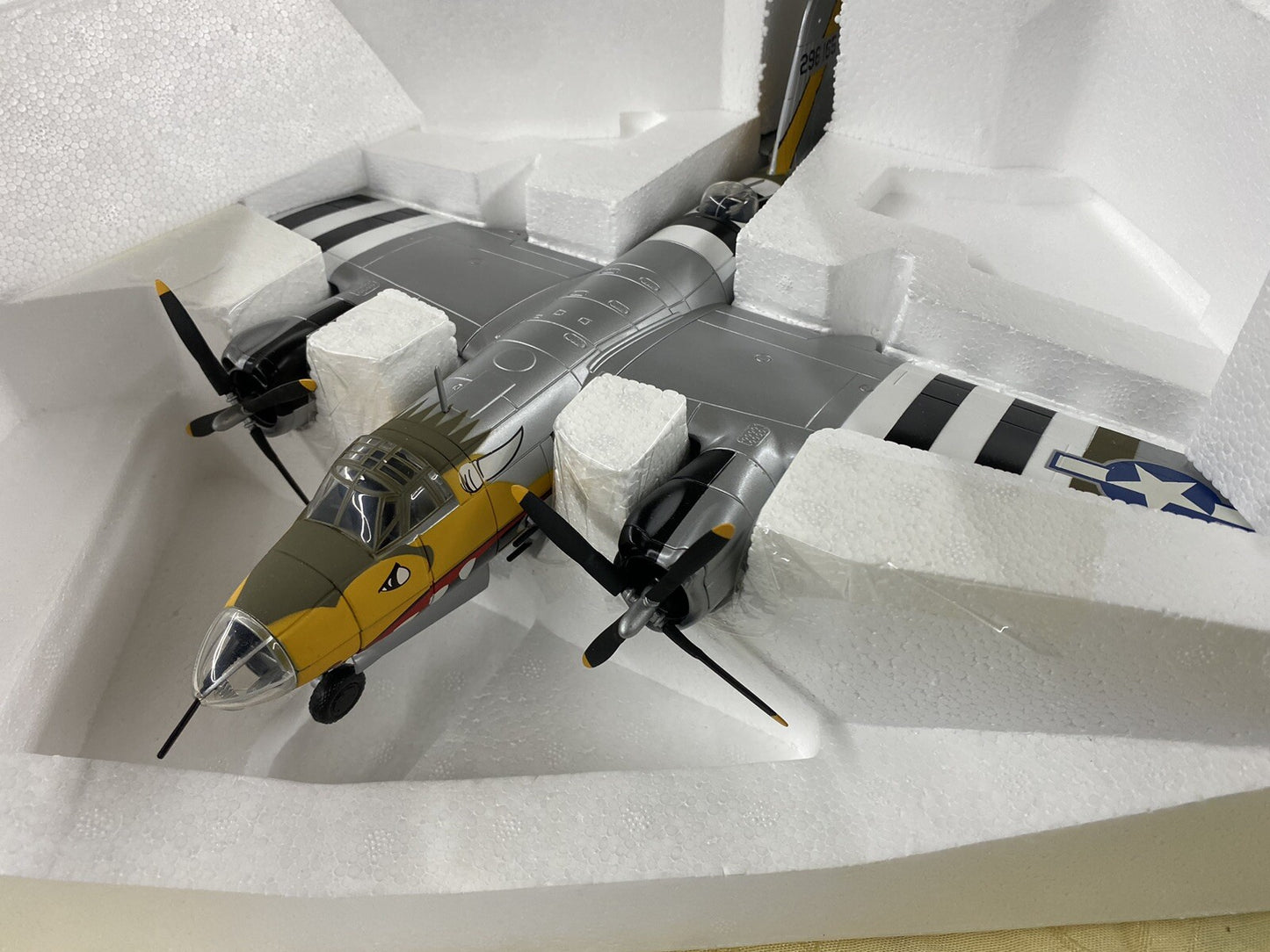 ES 304: Franklin Mint Precision Models Armour B -26 Marauder