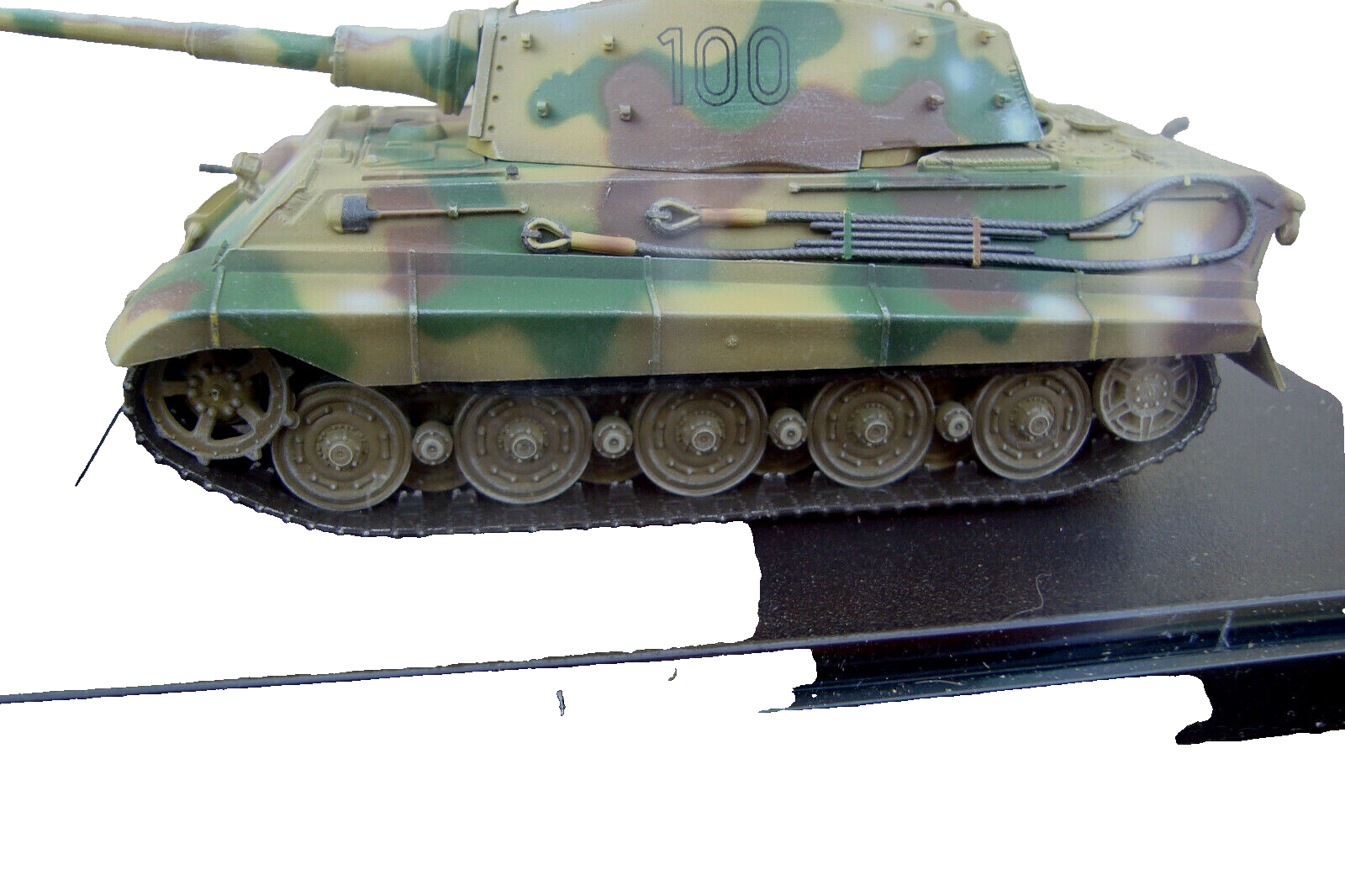 ES15 -   3 Military Tanks in Showcases