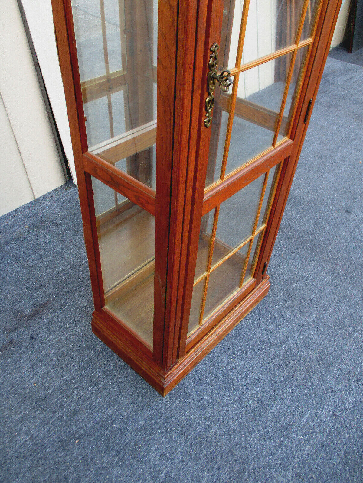 62955   Pulaski Oak Curio China Display Cabinet Etergie