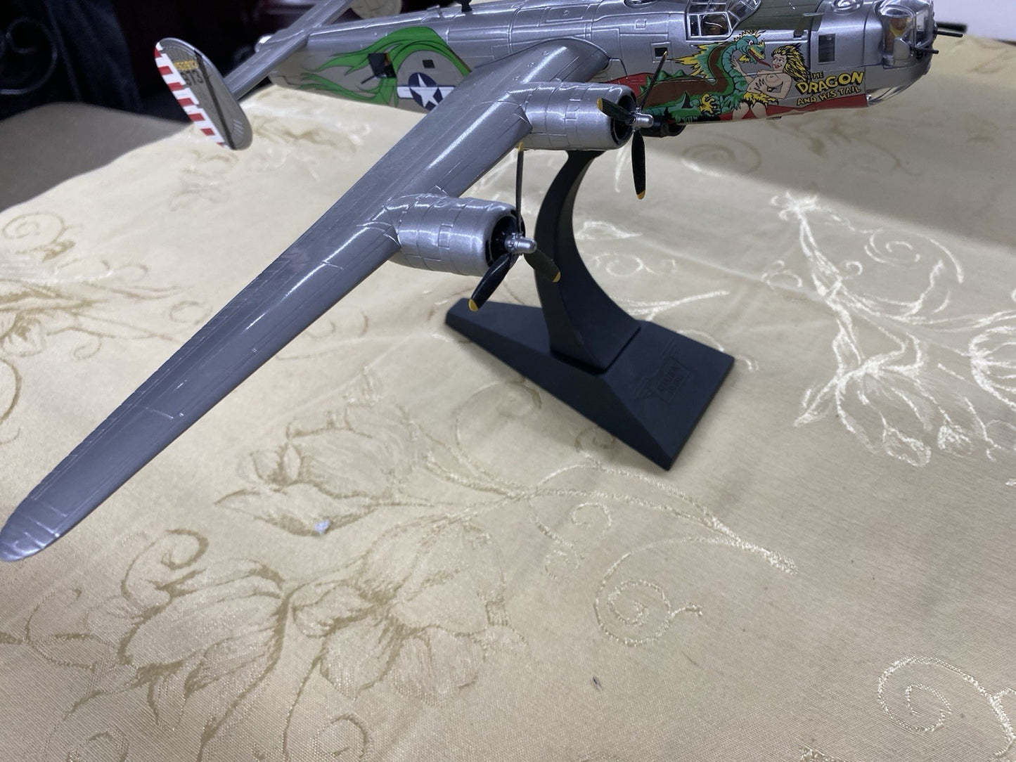 ES 231: Corgi B24 J Liberator Dragon and  his tail diecast Airplane AA34001