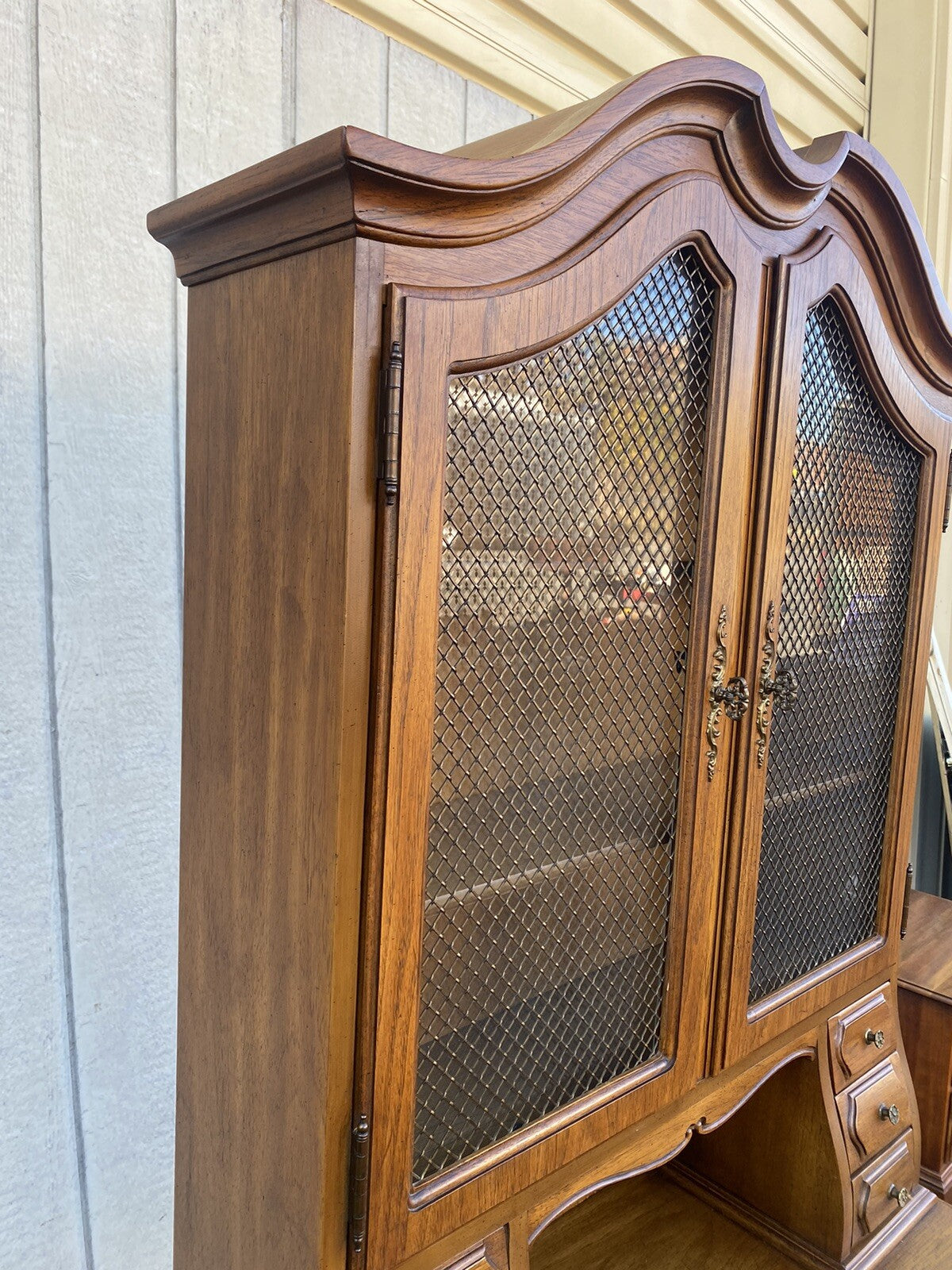 66017   THOMASVILLE Oak French Country W/ Bookcase Top