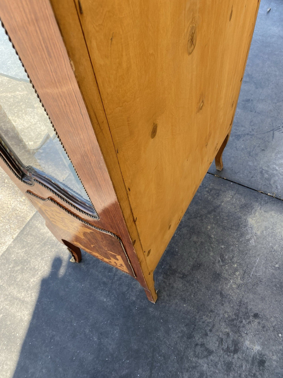 62143 Louis XV Inlaid Curio China Cabinet with Plate glass shelves