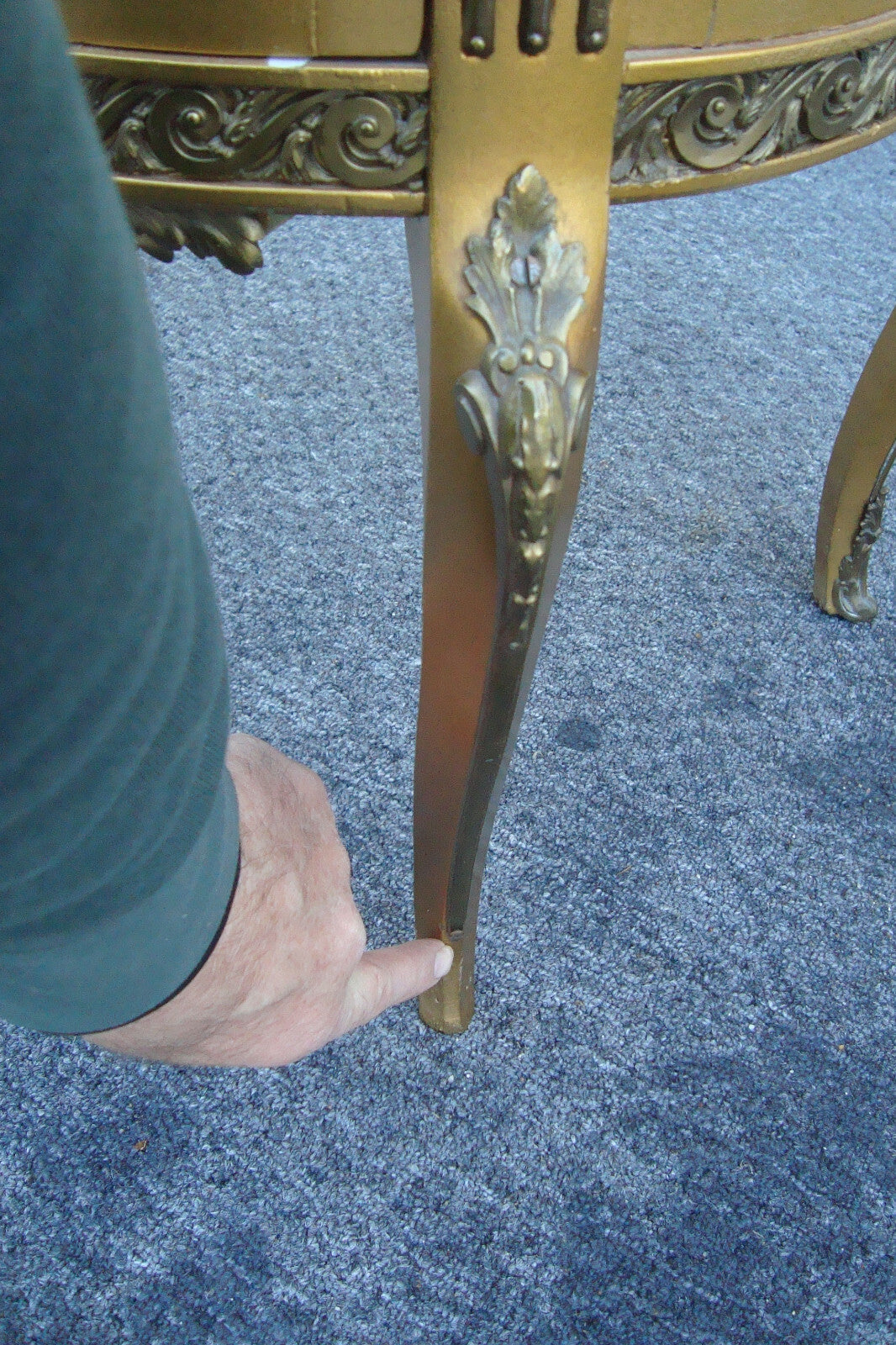 61738 Gold Bow Glass Lighted Curio Cabinet Etergie