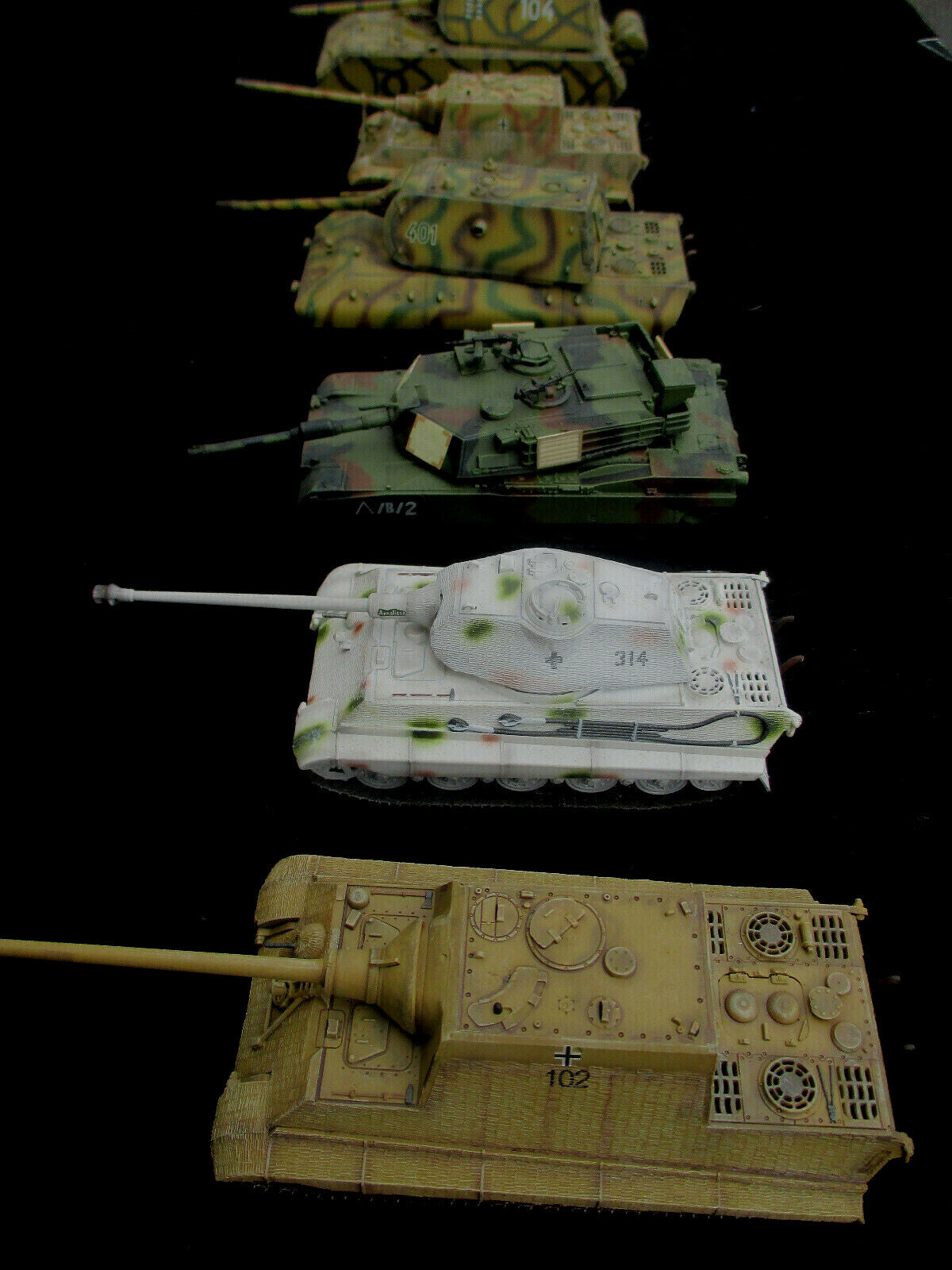 ES52 Dragon Armor Models WWII Collectible Model Grouping of 6 Military Tanks