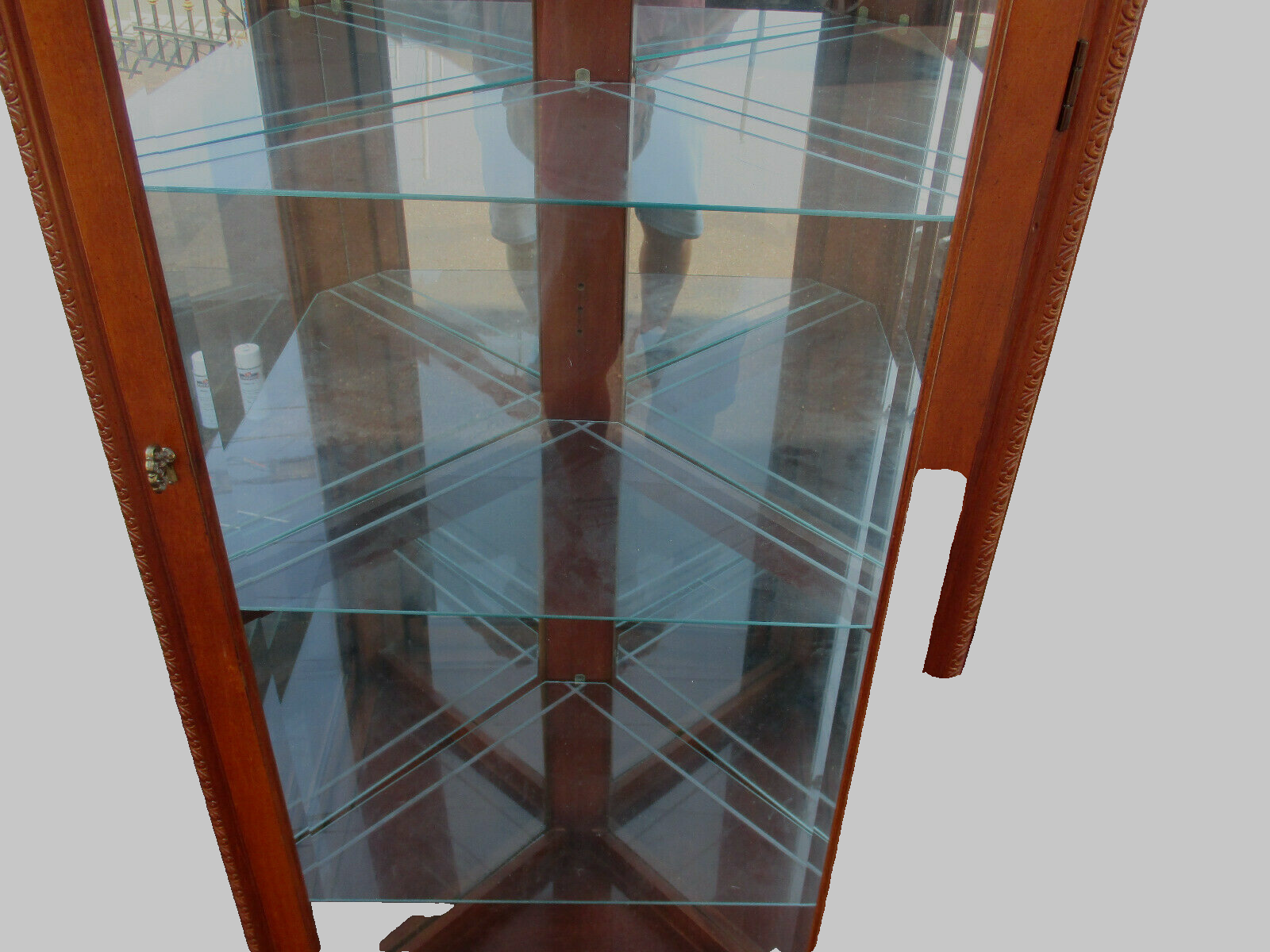 64476  PULASKI Lighted Corner China Cabinet Curio