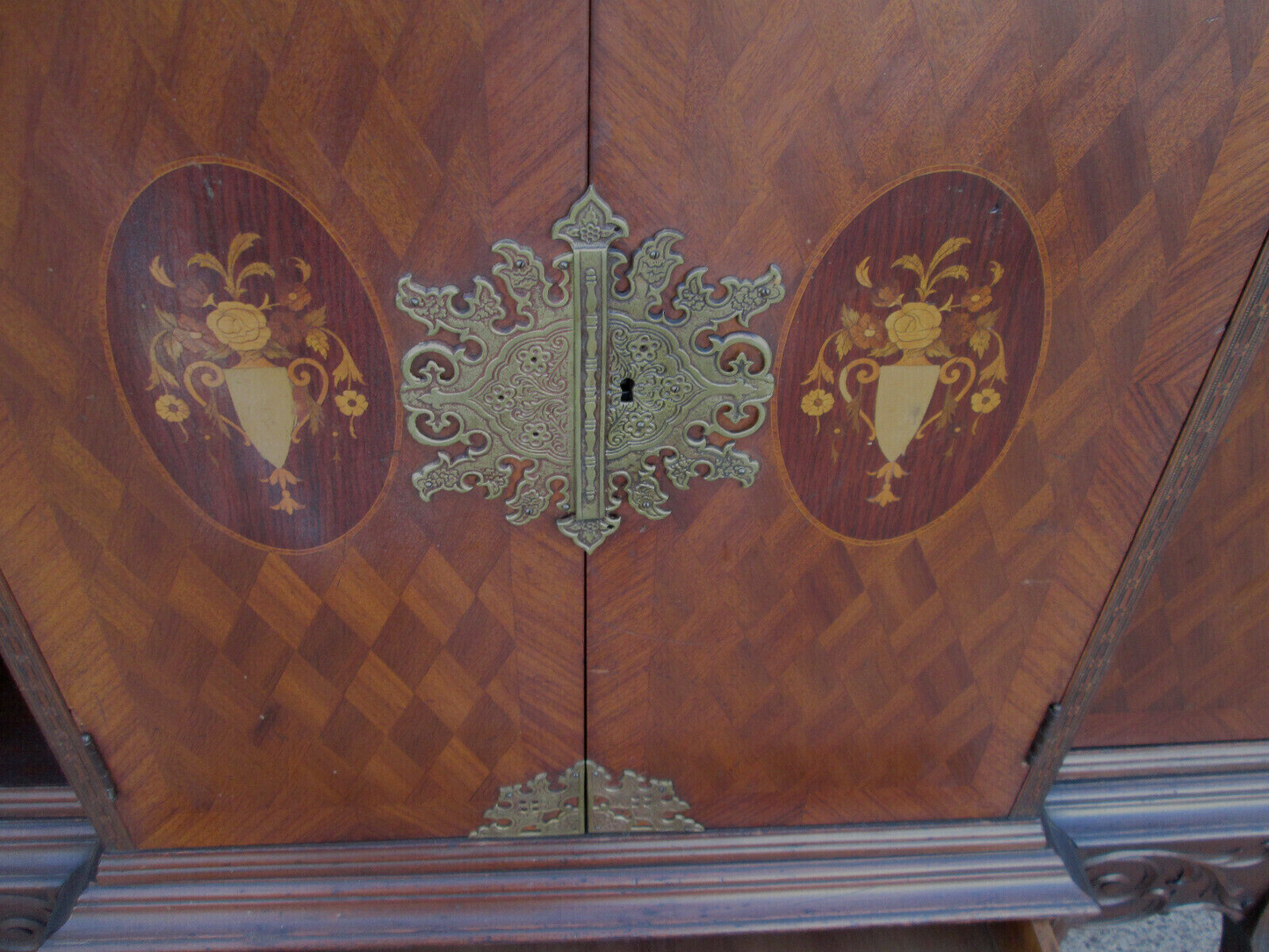 56654 Vintage French Inlaid Urns China Bar Cabinet Curio