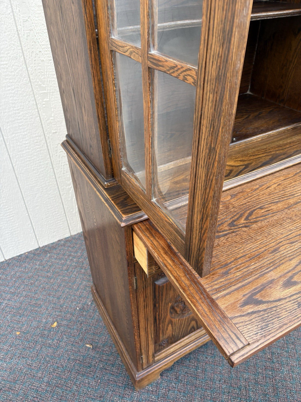 67133 FEUDAL Oak 2 Piece China Cabinet  Convex Glass in Doors