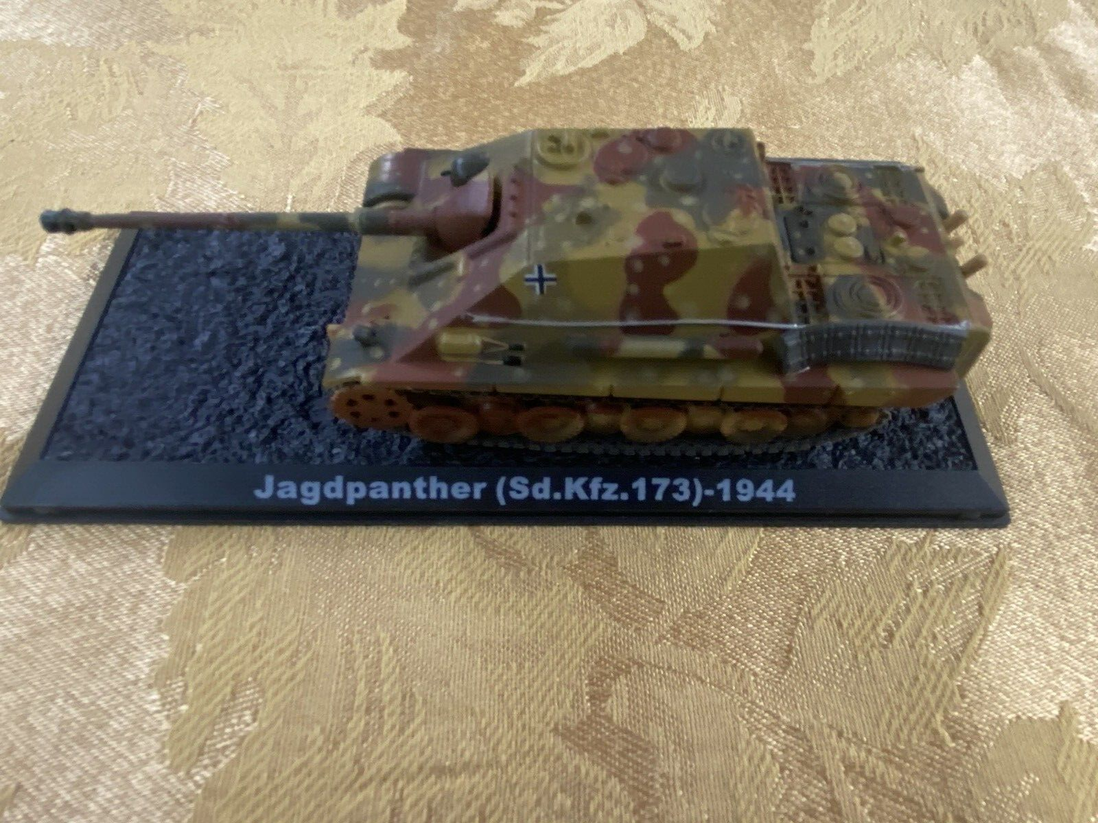 ES 48  :   3 Diecast Military Tanks with showcases  6 1/4" x 2 1/2" x 2 1/2"H
