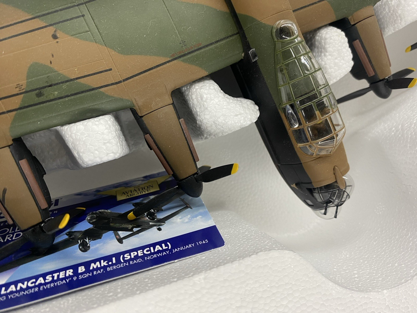 ES 210:   Diecast Airplane Plane AA32618