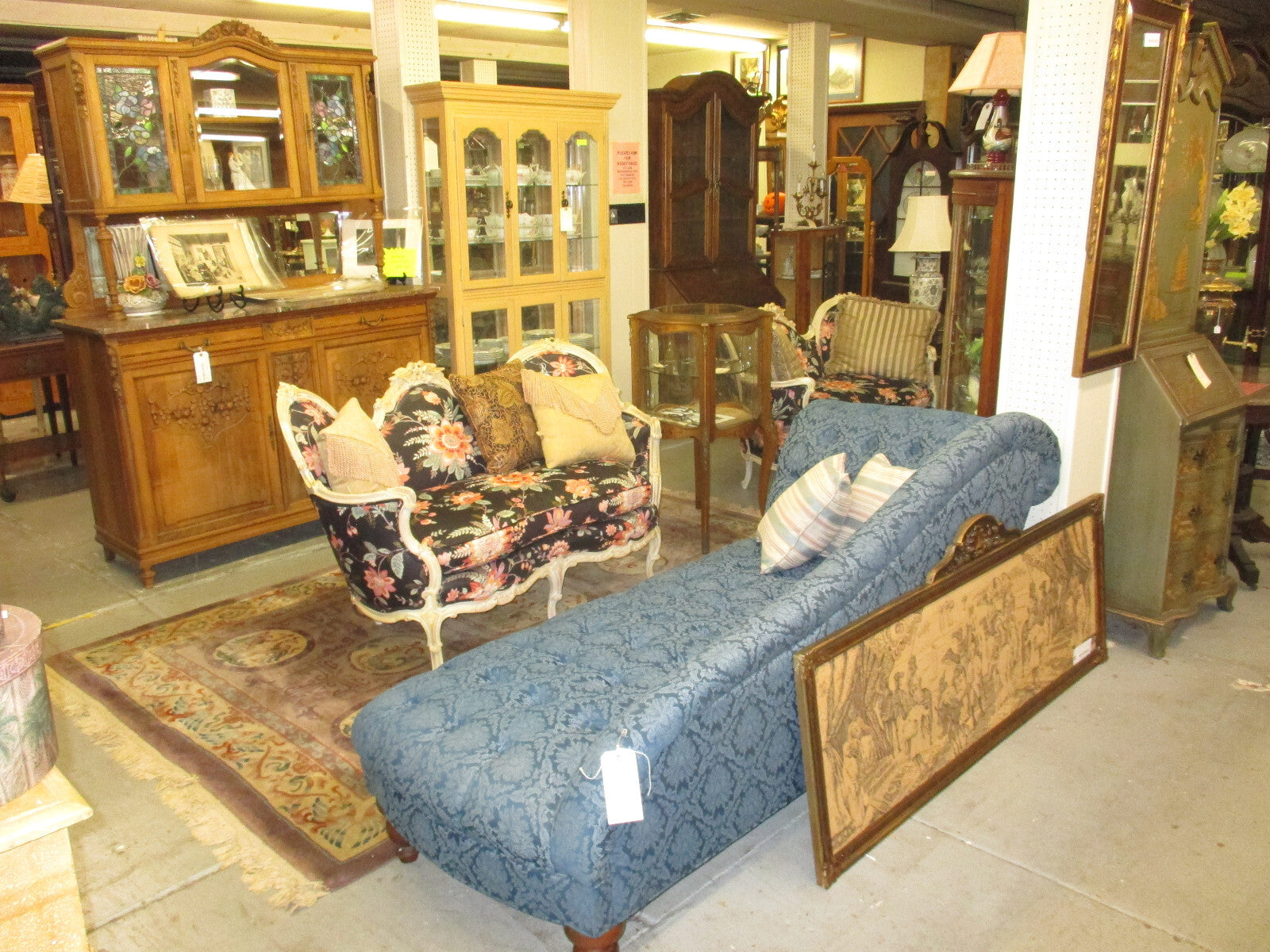 63989    HAMMERY Furniture Console Library Hall Table Stand