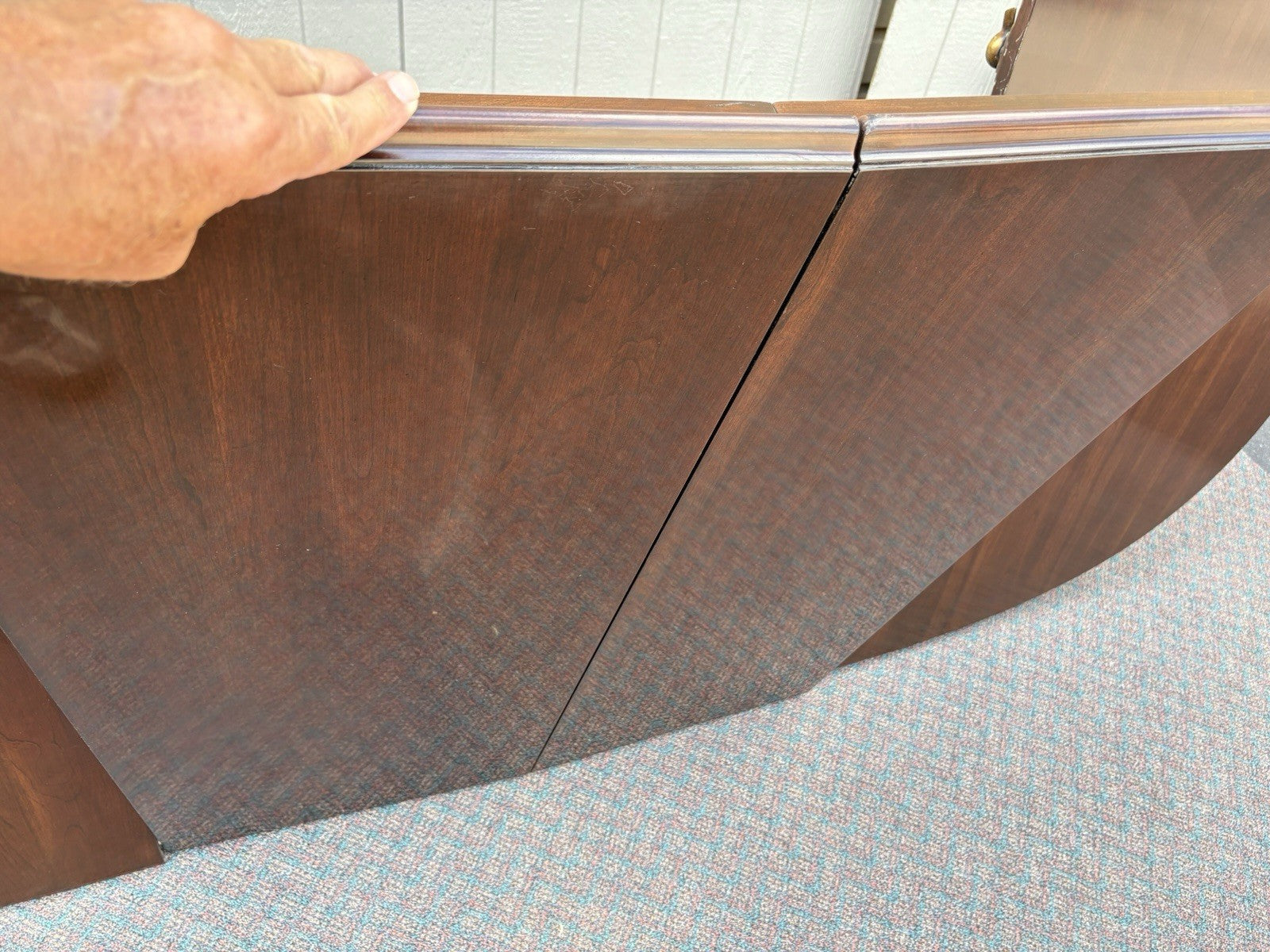00001 ETHAN ALLEN Mahogany Dining Table with 2 Leafs