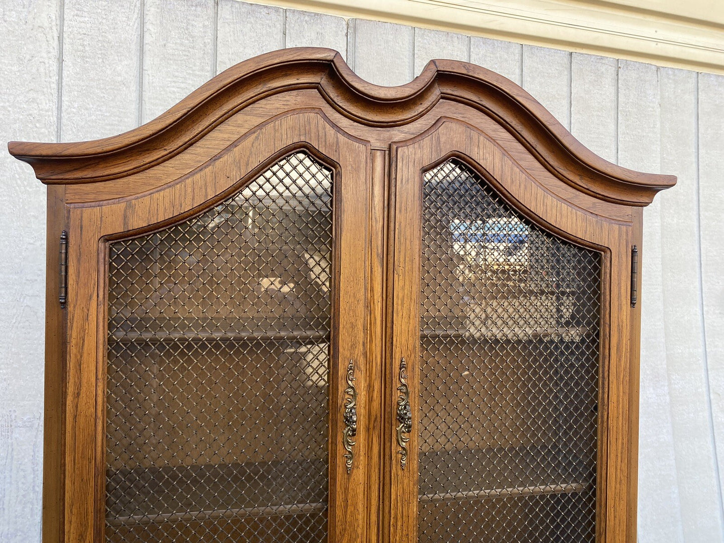 66017   THOMASVILLE Oak French Country W/ Bookcase Top