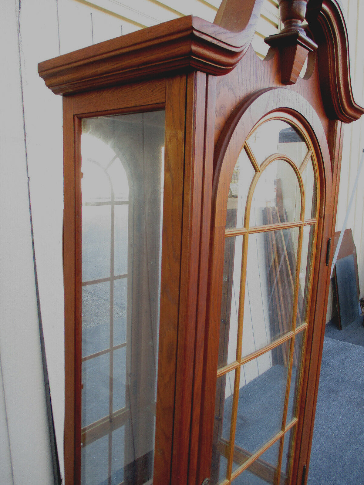 62955   Pulaski Oak Curio China Display Cabinet Etergie