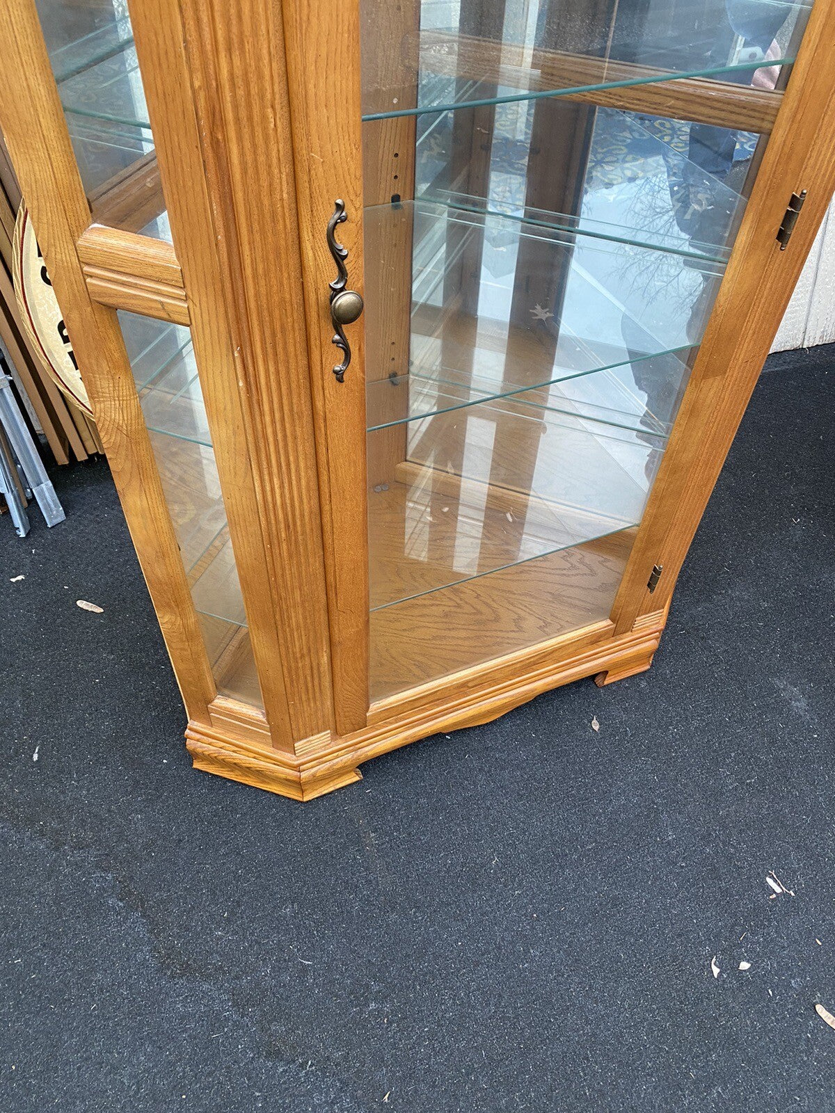 65091      Oak Corner Curio Cabinet with Plate Glass Shelves     (BN 05)