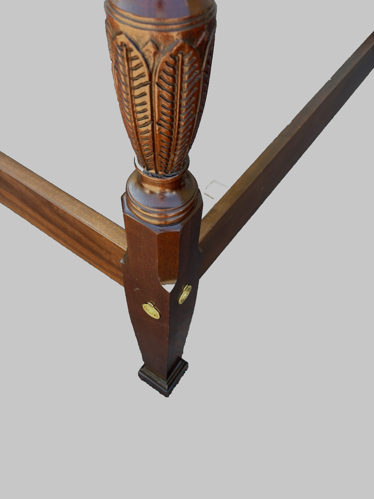 66932  Quality QUEEN Size  Solid Mahogany Poster Bed