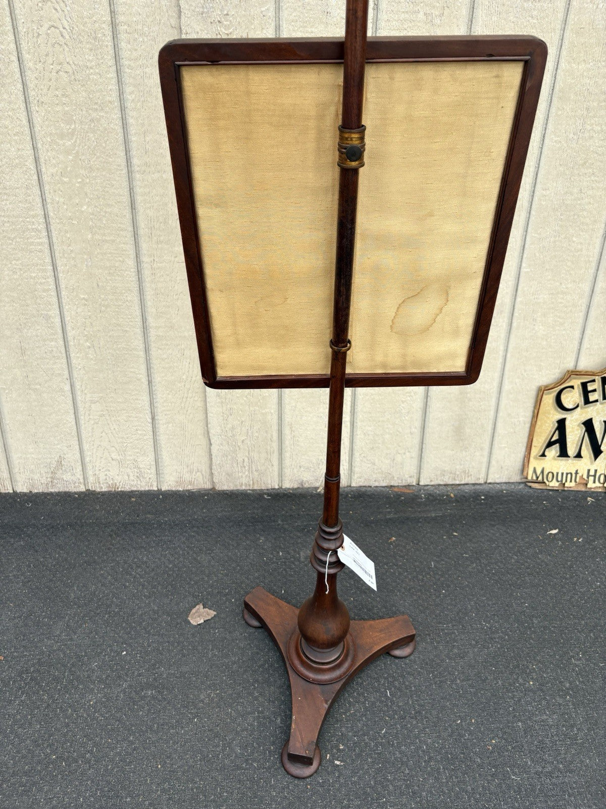 66633 Antique Empire  Needlepoint Fireplace Fire Screen