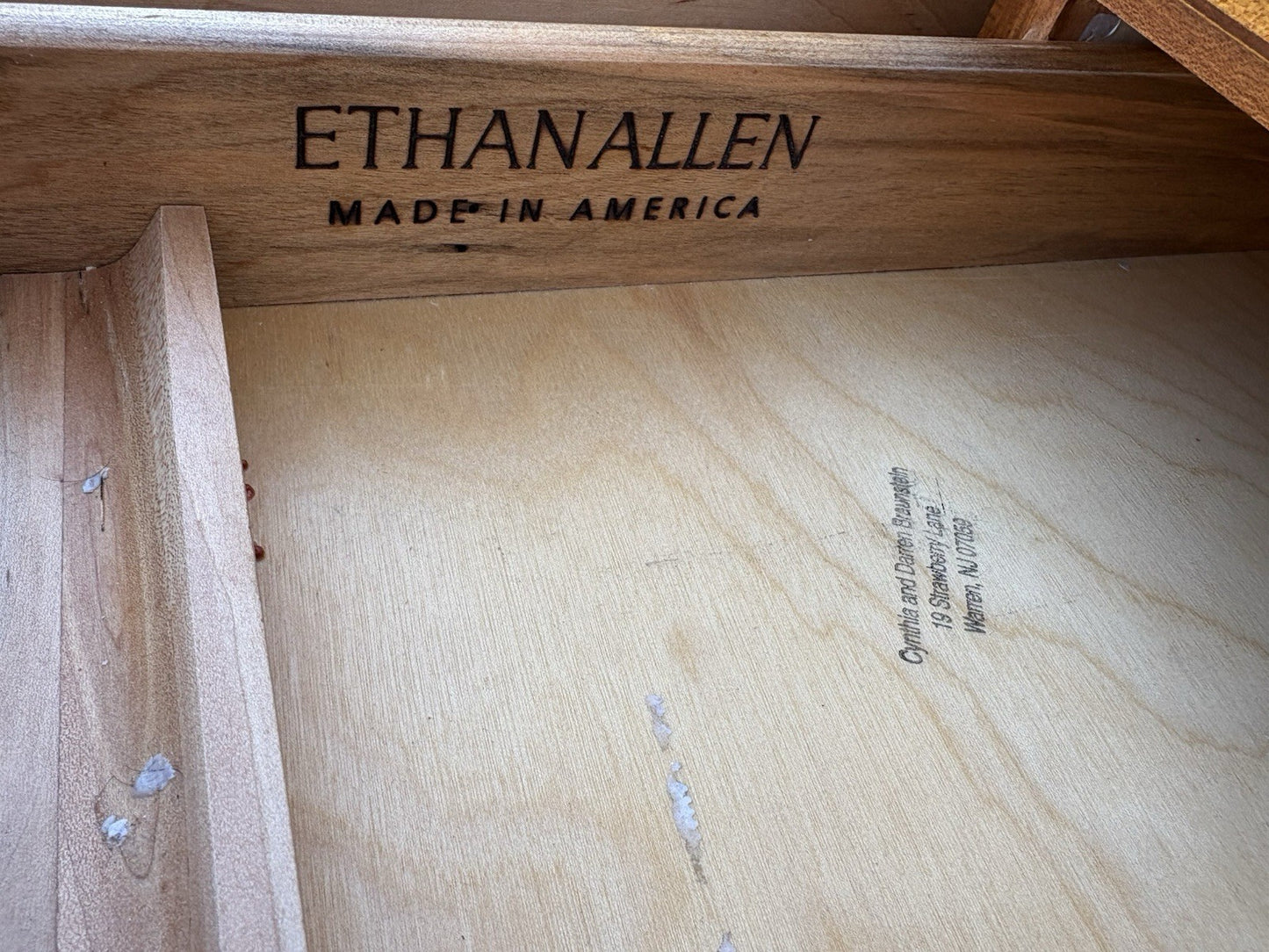 00001 Maple ETHAN ALLEN Executive Desk