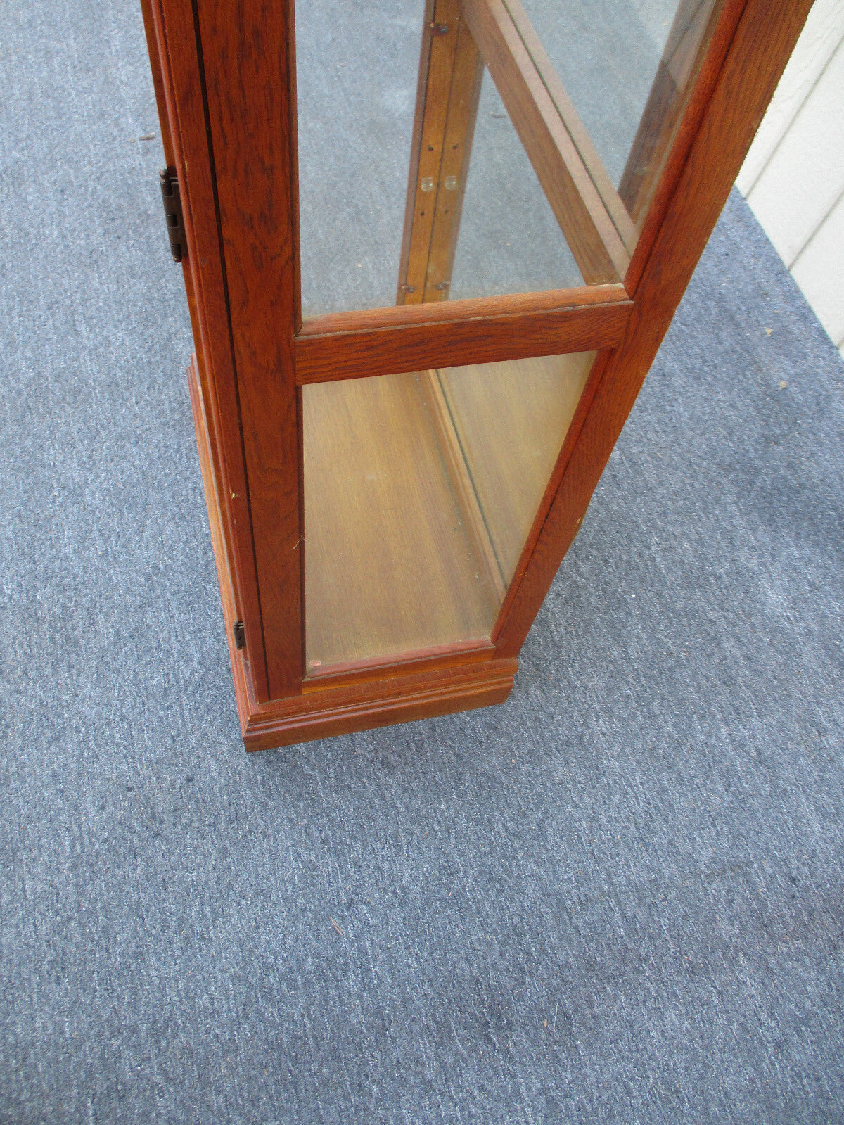 62955   Pulaski Oak Curio China Display Cabinet Etergie