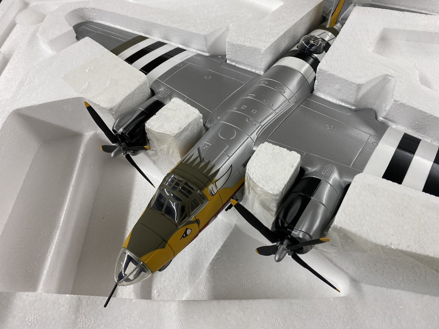 ES 304: Franklin Mint Precision Models Armour B -26 Marauder