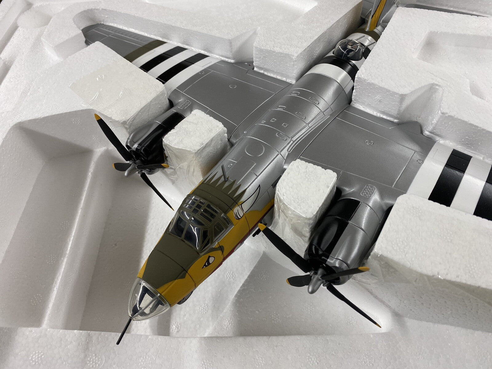 ES 304: Franklin Mint Precision Models Armour B -26 Marauder