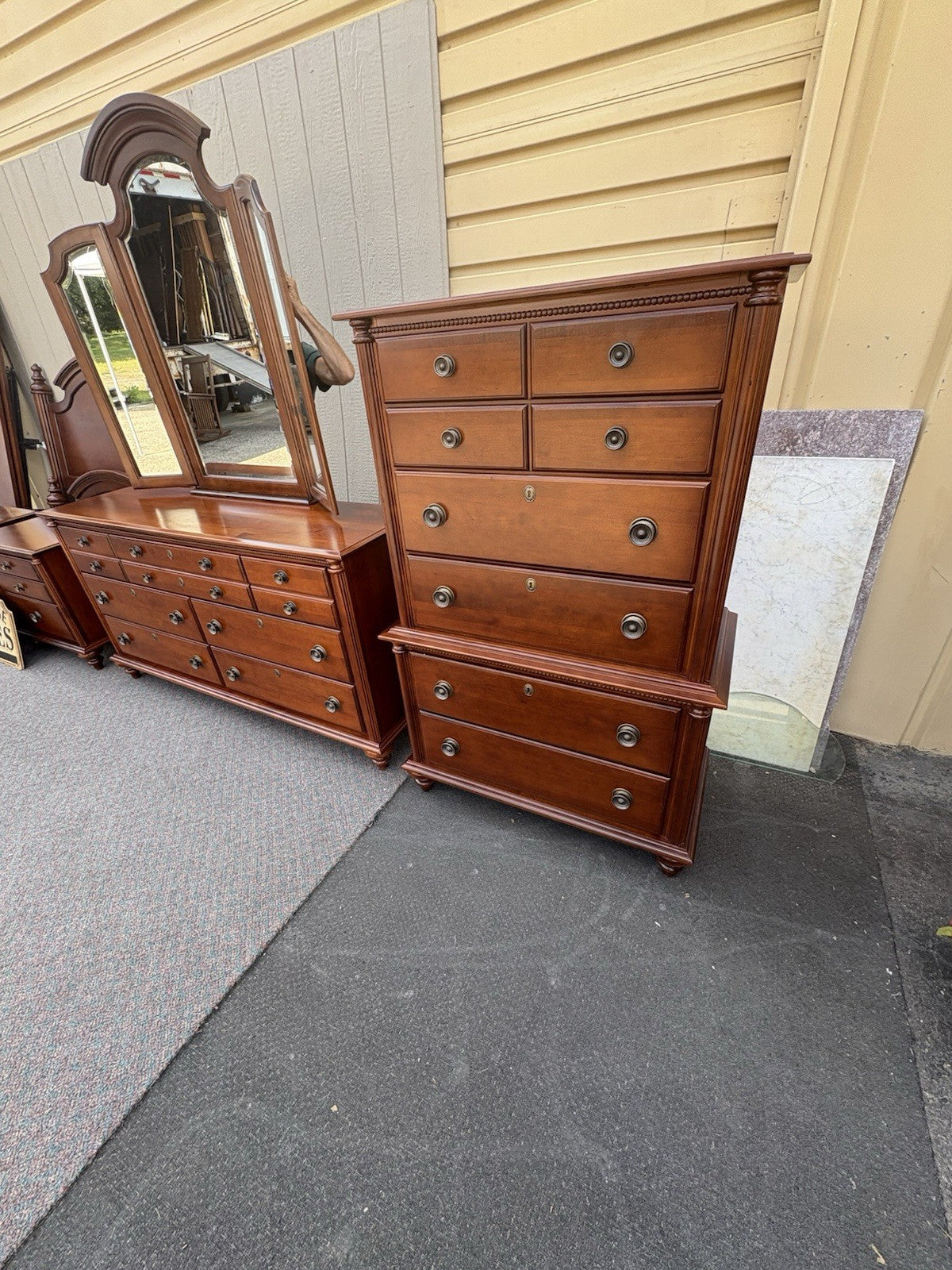 67025 KIMBALL Furniture Bedroom Set High, Low w/ Mirror. Queen Bed 2 Nightstands