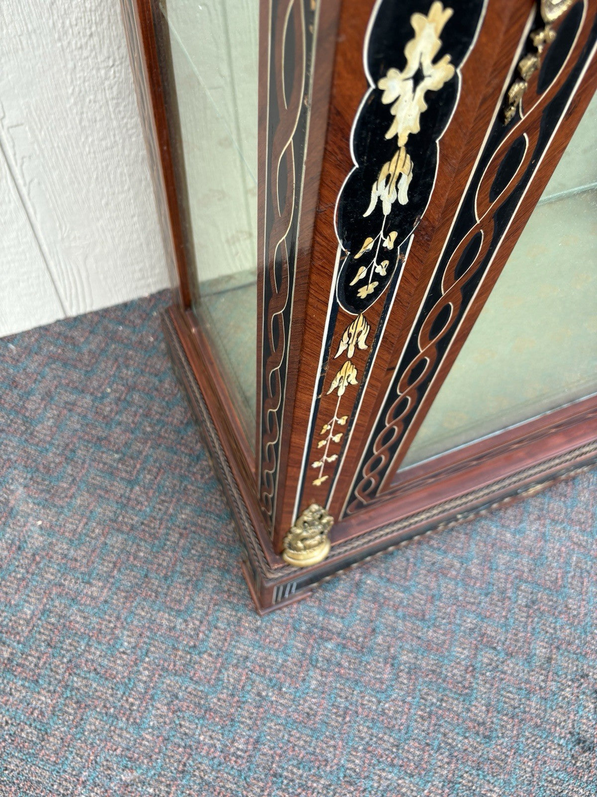 66959 Louis XV Curio China Cabinet with Bronze Ormalu