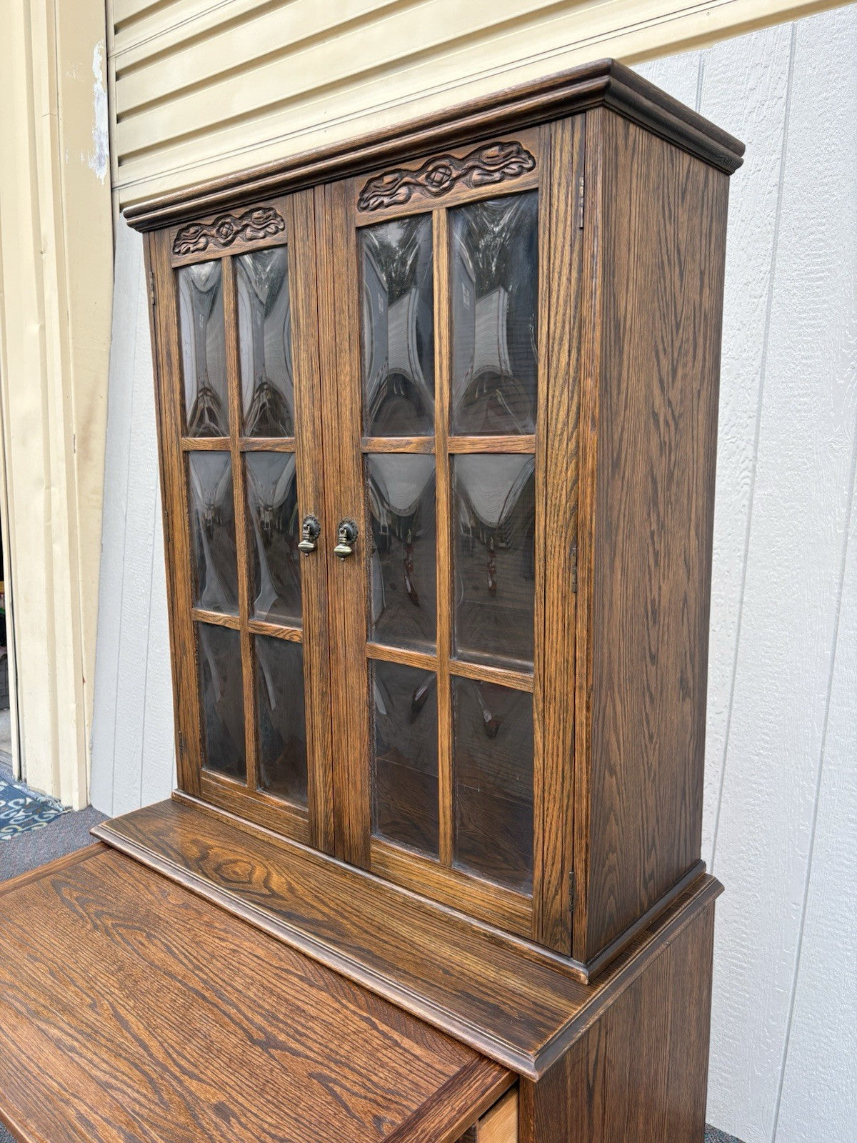 67133 FEUDAL Oak 2 Piece China Cabinet  Convex Glass in Doors