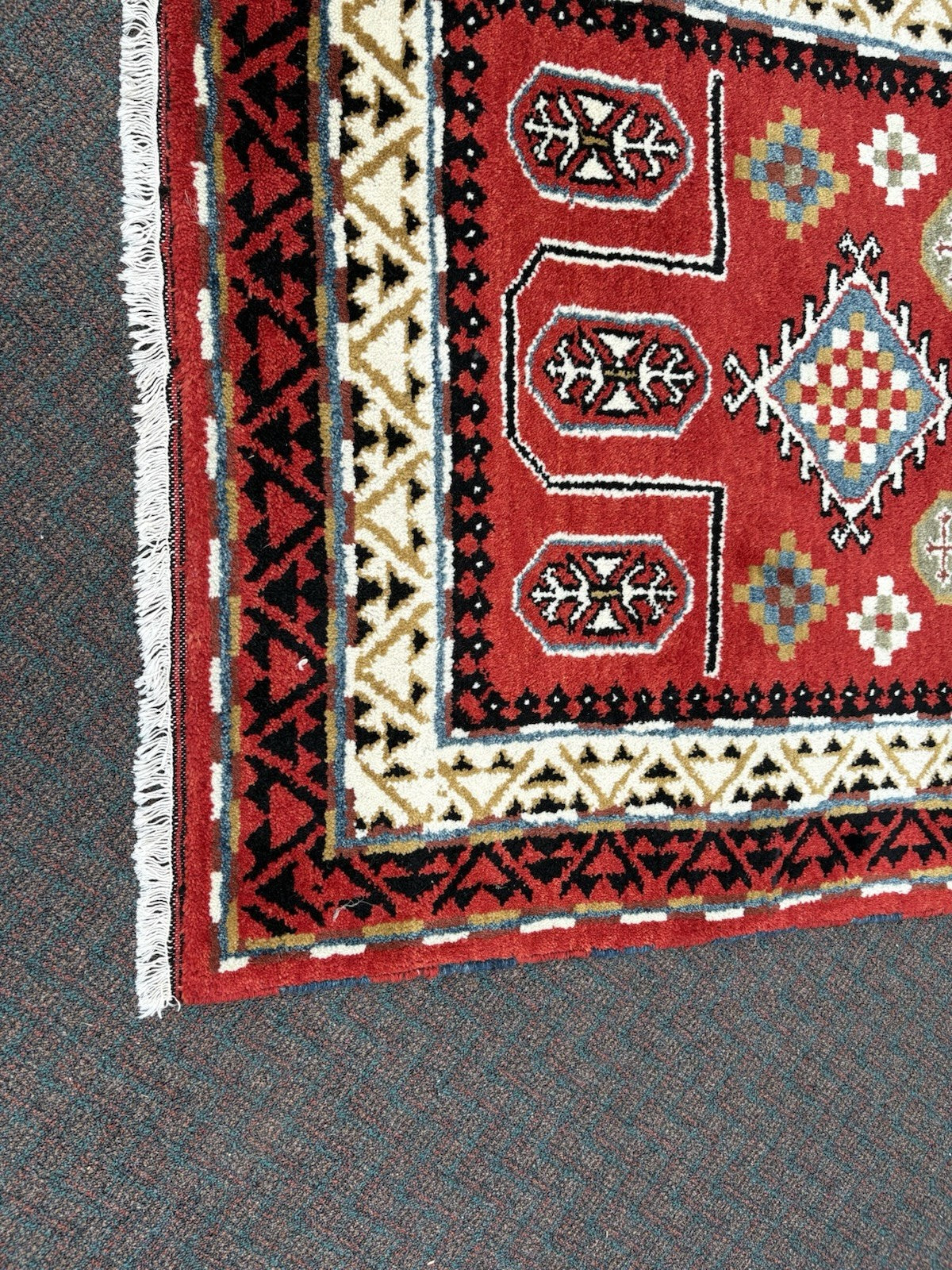 RUG 13: Tan Oriental Rug Carpet SIZE 75" x 48"