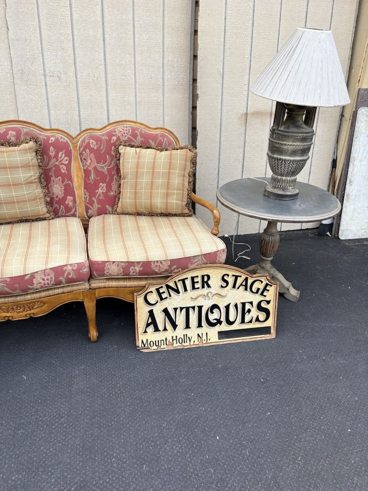 66920  French Provincial Loveseat Sofa Settee Couch