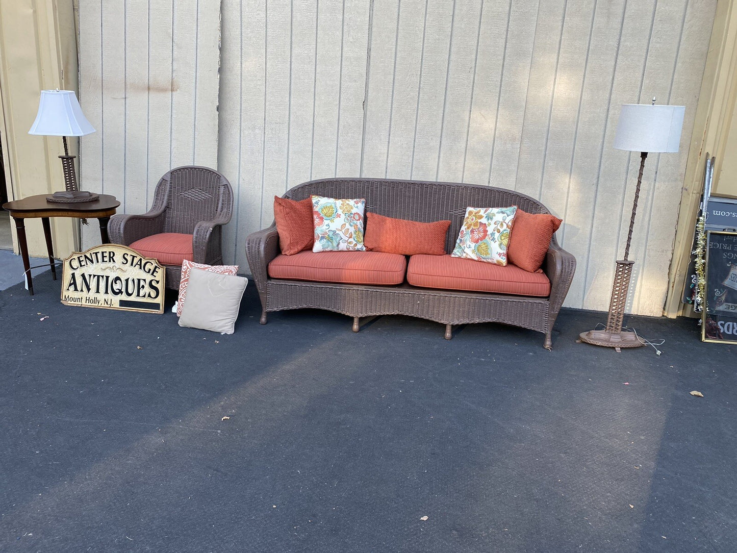 66020   Antique Victorian Wicker  Sofa Couch Armchair Chair with 2 lamps