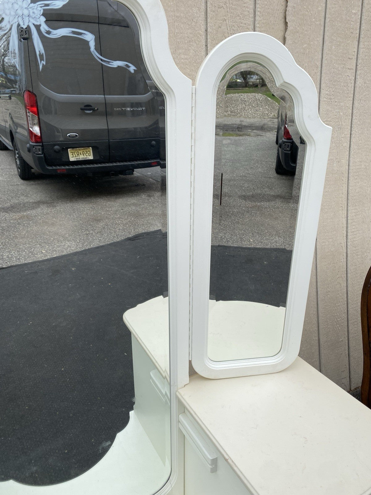 66535 Lexington Furniture Vanity Desk with Etched Glass Tri-Fold Mirror