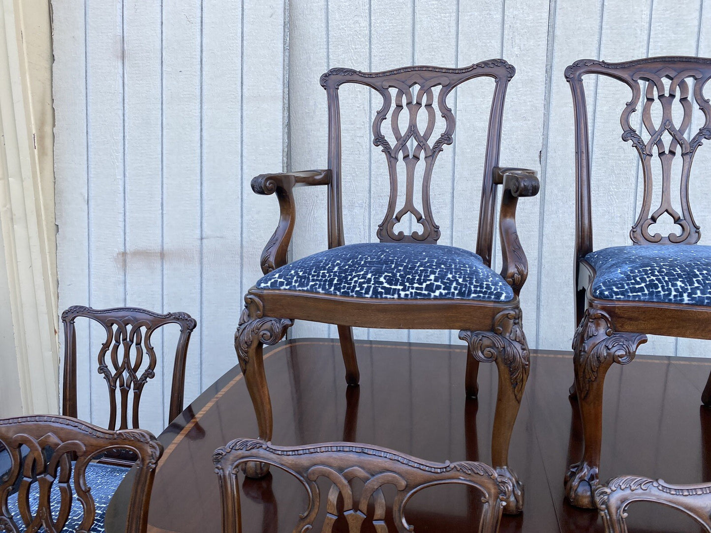 65678   GAINES McHale Banded Mahogany  Dining Table w/ leaf + 8 Chairs