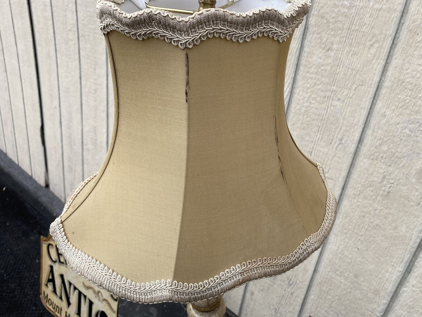 66394    Decorator Table Lamp Light with Shade Stamped  FR r258 on base