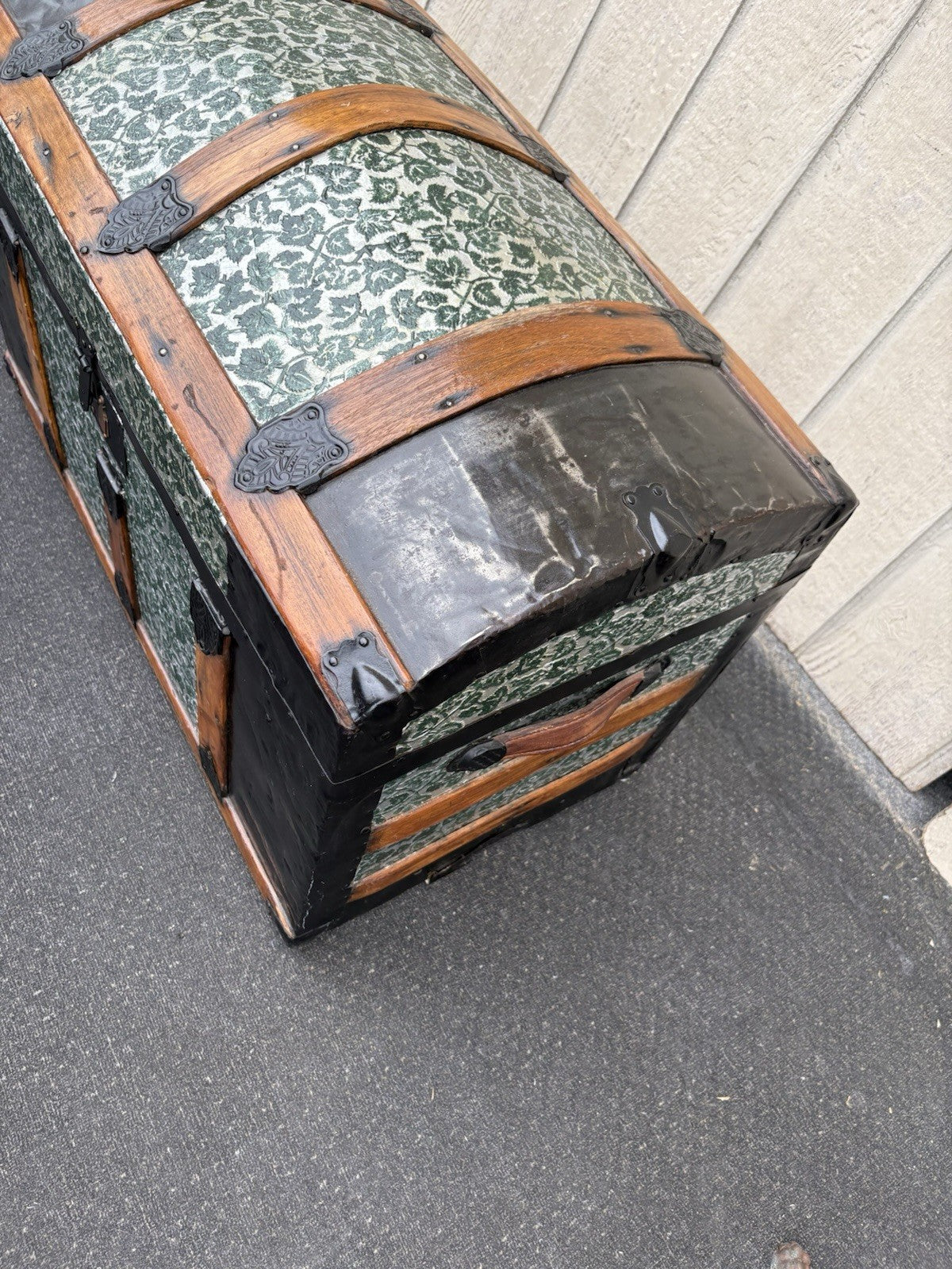 66818 Antique Dome Top Restored Trunk with Tray