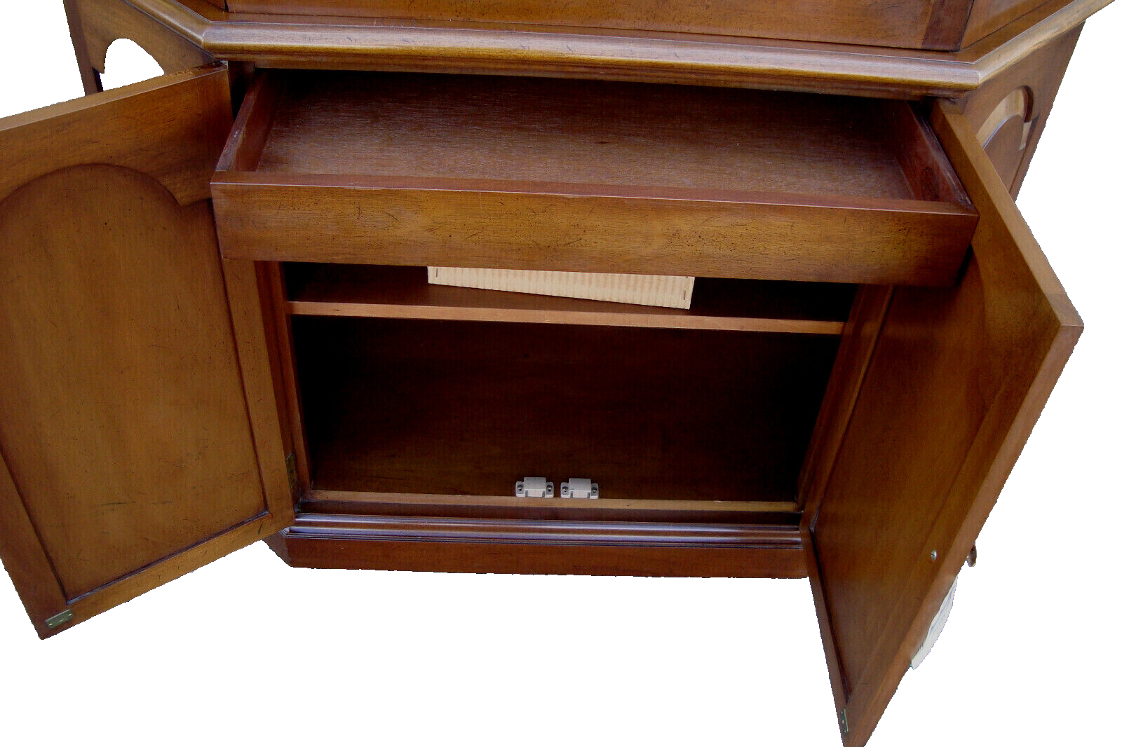 51131 BIGGS MAHOGANY 2 Piece  ARCHED GLASS DOOR CHINA CABINET