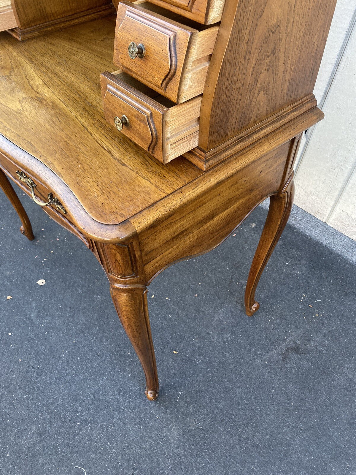 66017   THOMASVILLE Oak French Country W/ Bookcase Top