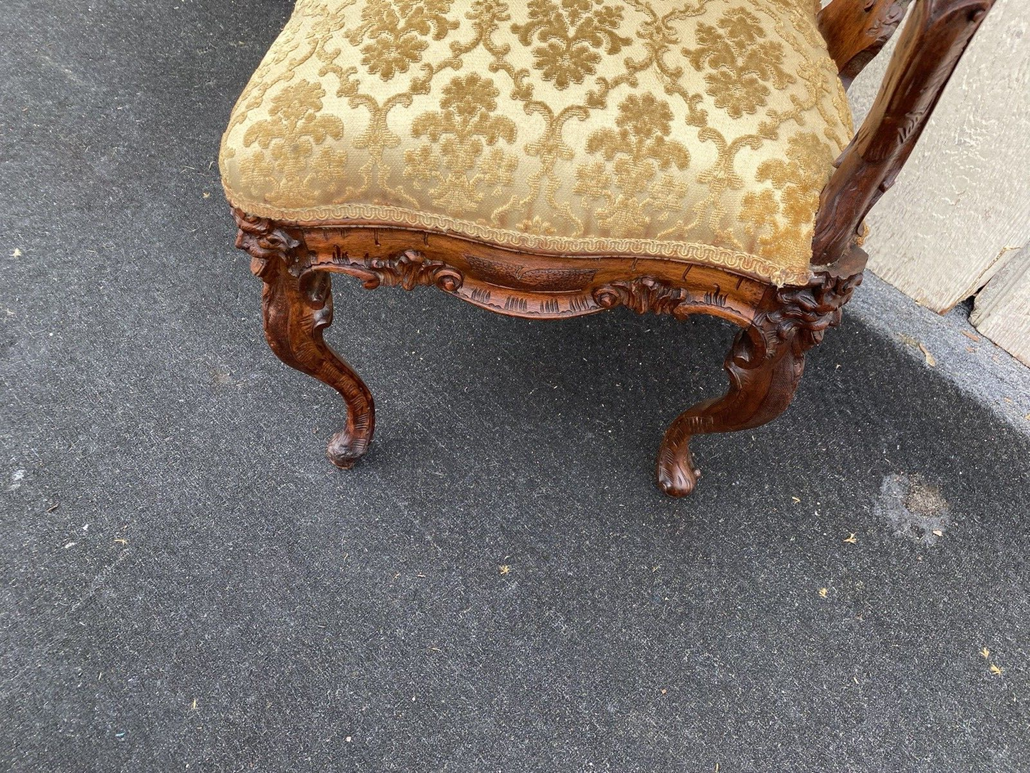 66207   Fancy Hand Carved Mahogany Corner Chair Northwind Lion   Faces VERY RARE