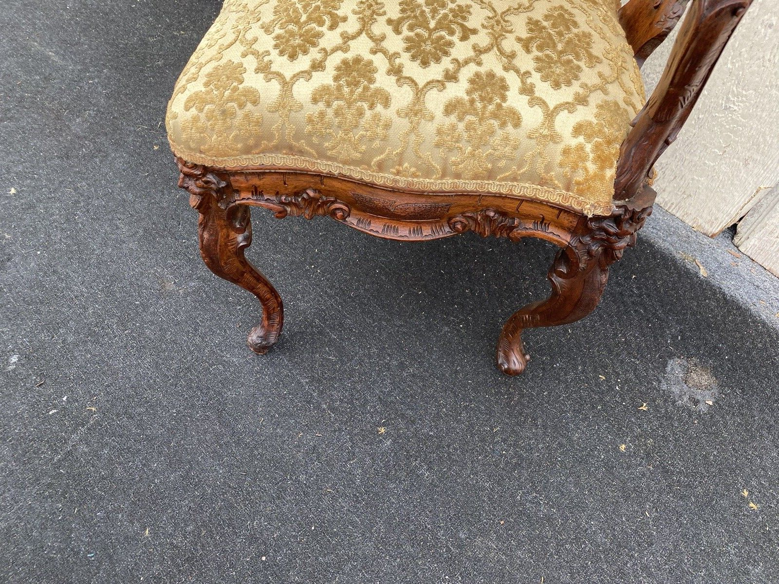 66207   Fancy Hand Carved Mahogany Corner Chair Northwind Lion   Faces VERY RARE