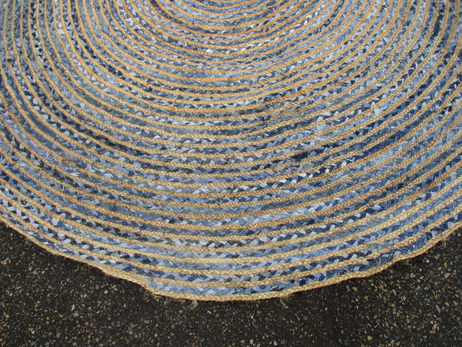 RUG 04:    Round Hand Made  Blue Rug   Size 8'  2 "  wide