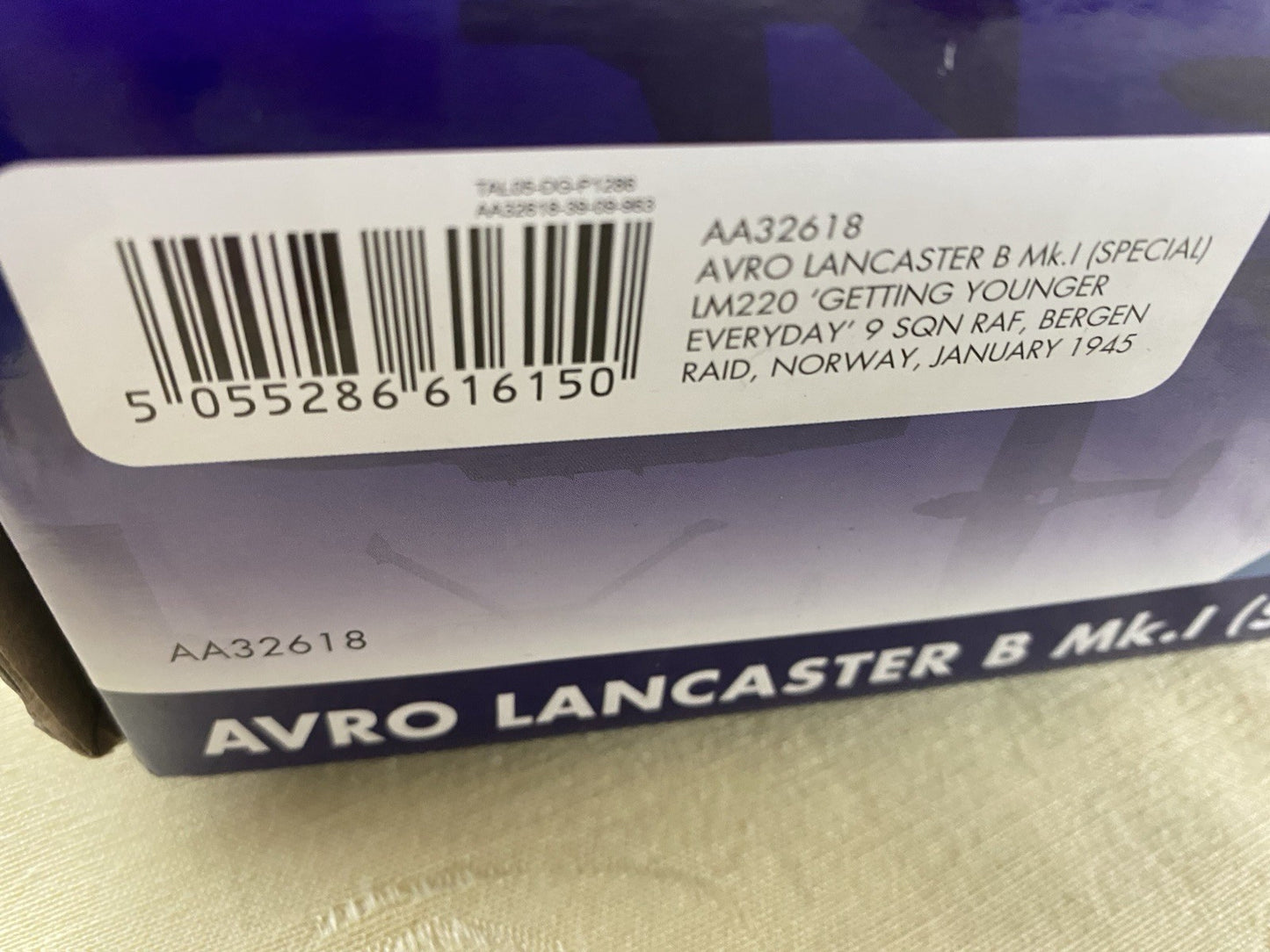 ES 210:   Diecast Airplane Plane AA32618